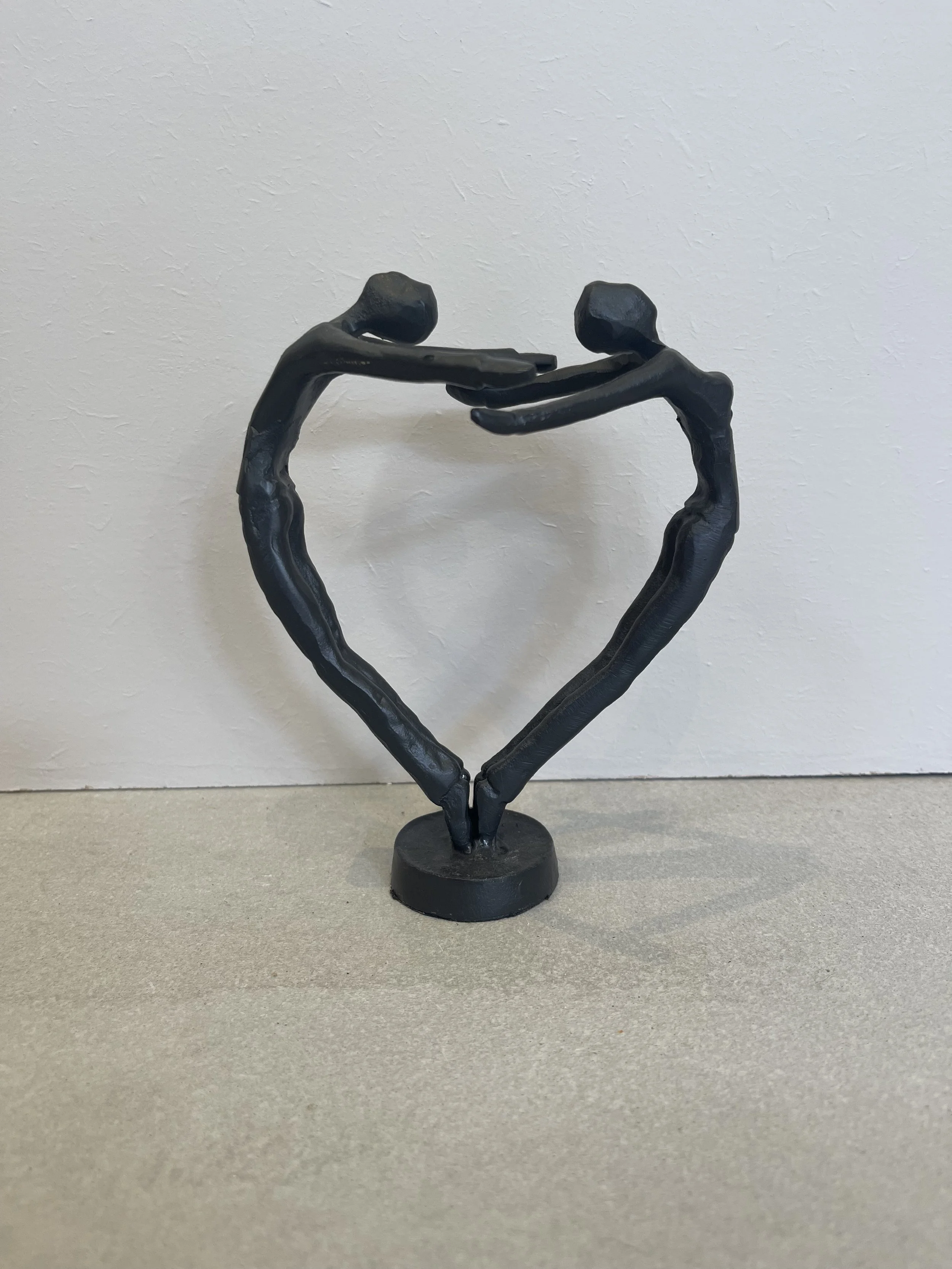 Metal couple heart pose