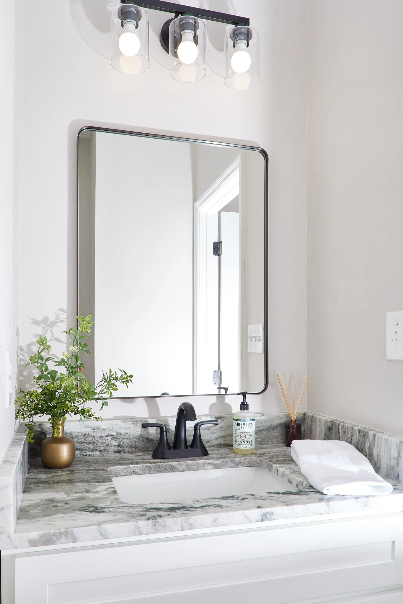 008-INT-Bathroom-2.jpg