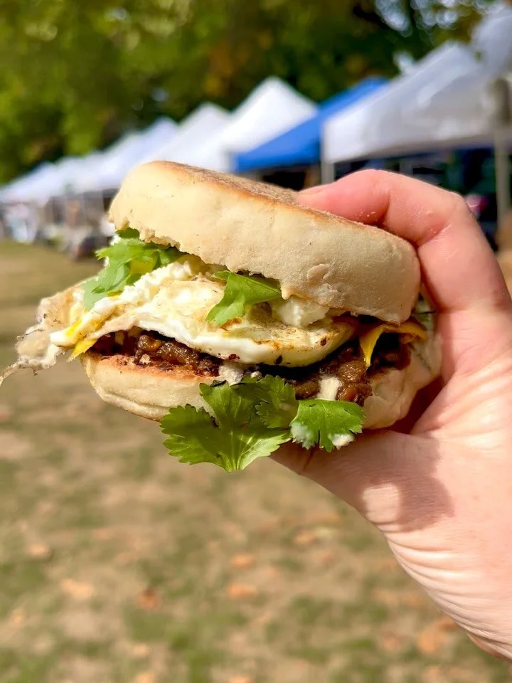 Had a great time last weekend at Shelburne Farmers Market premiering a special with my FAVORITE flavor combo ever: harissa eggplant &amp; lemony tahini. 

We cooked down some gorgeous eggplants from @headoverfieldsvermont with some spicy harissa and 
