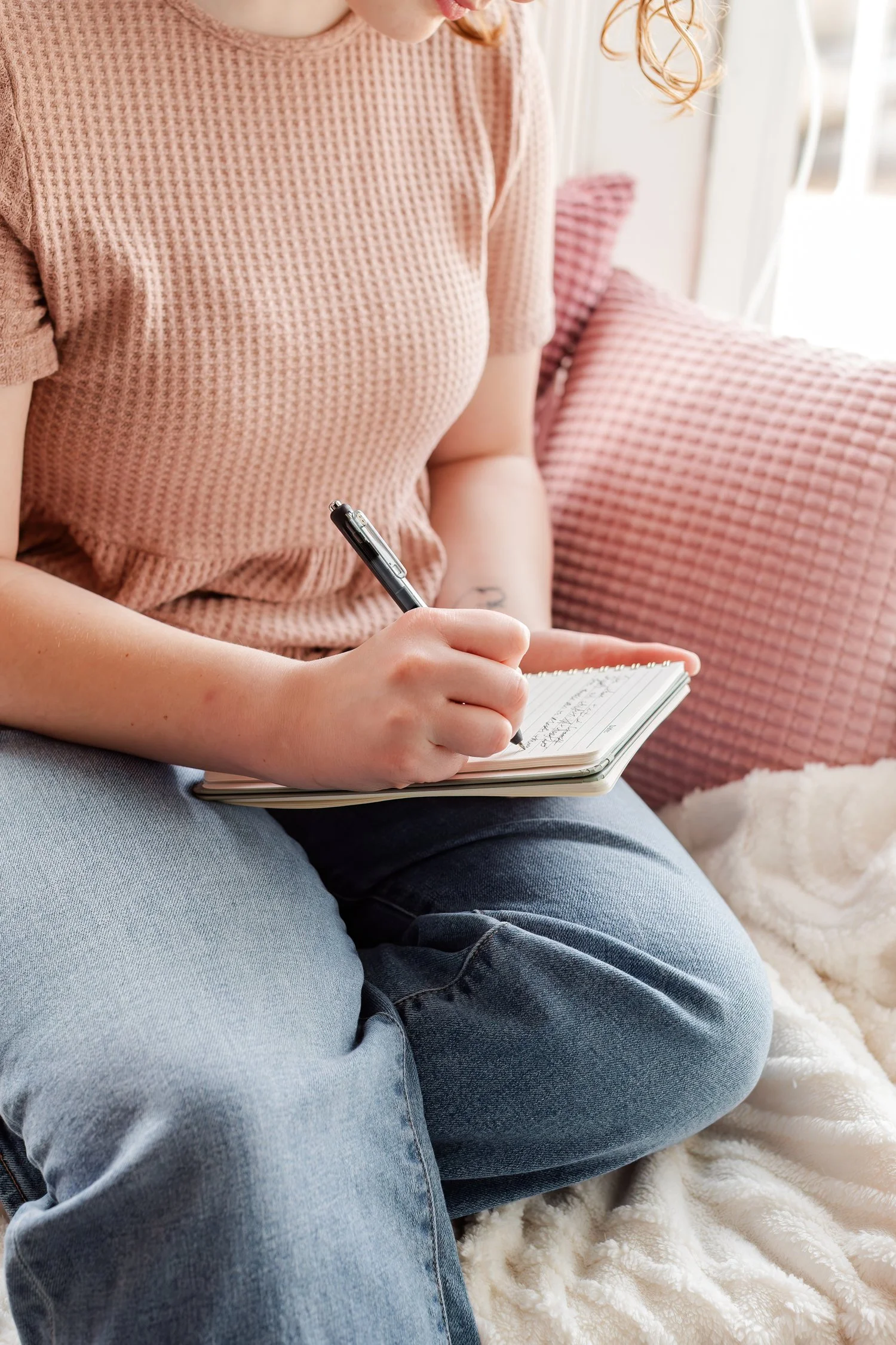 studying and writing in college with happyologie-1.jpg