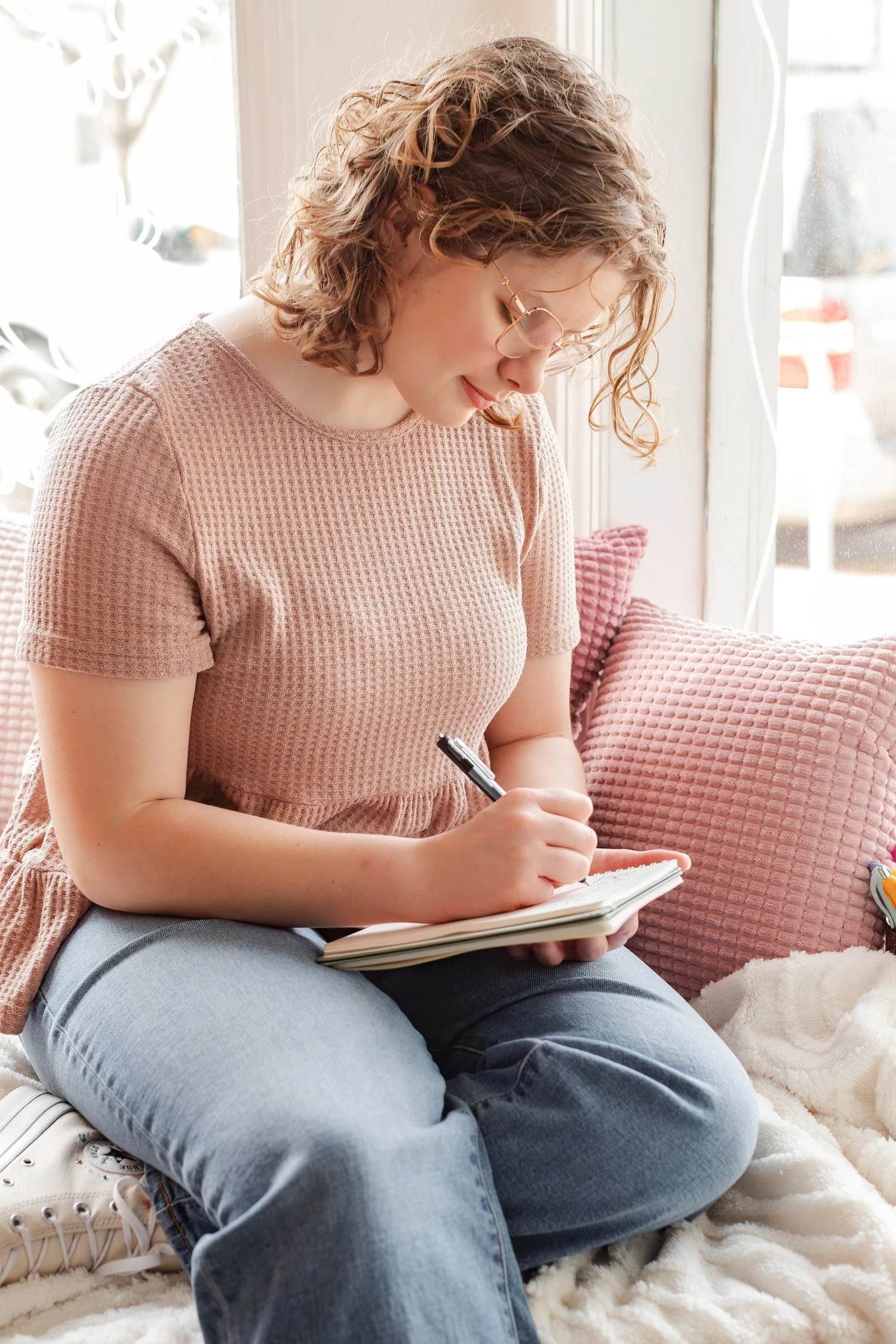 studying and writing in college with happyologie-2.jpg