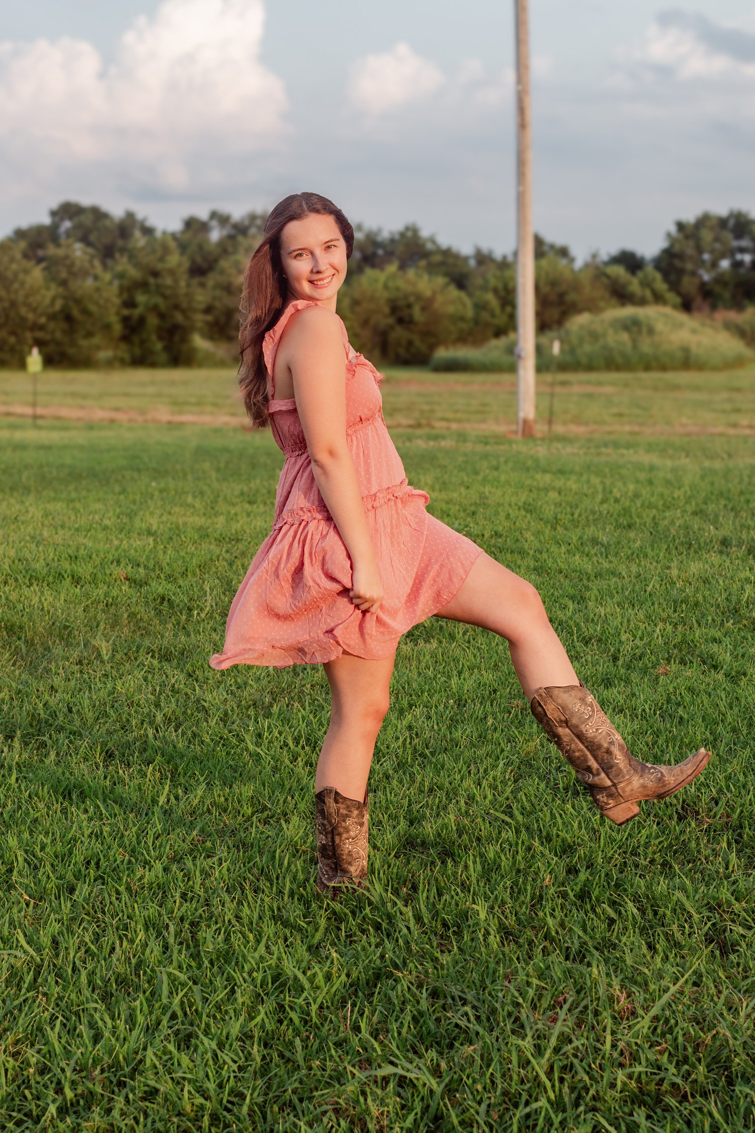 cowboy-boots-senior-pictures-arralyn-bolivar-mo-04.jpg