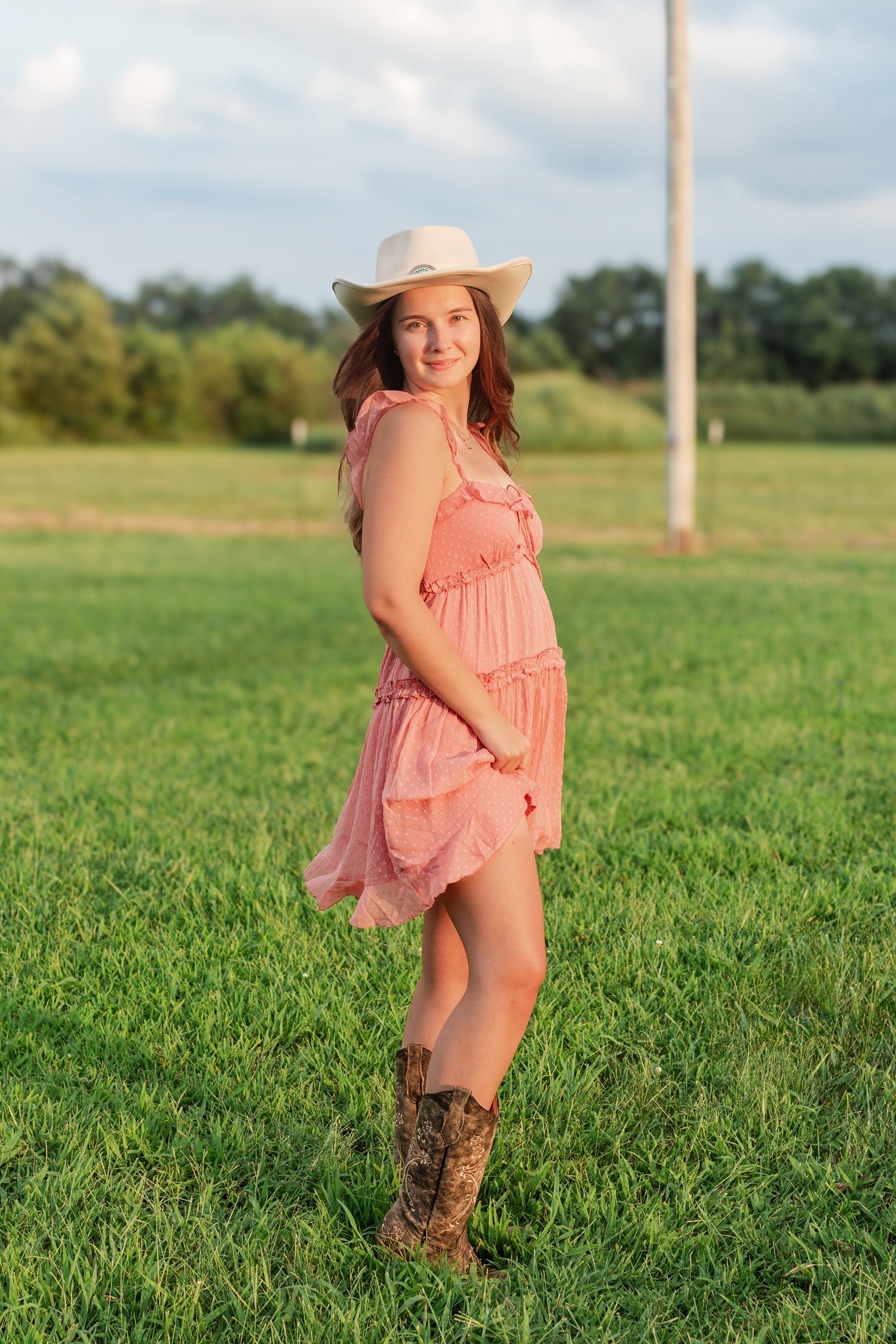 cowboy-boots-senior-pictures-arralyn-bolivar-mo-12.jpg