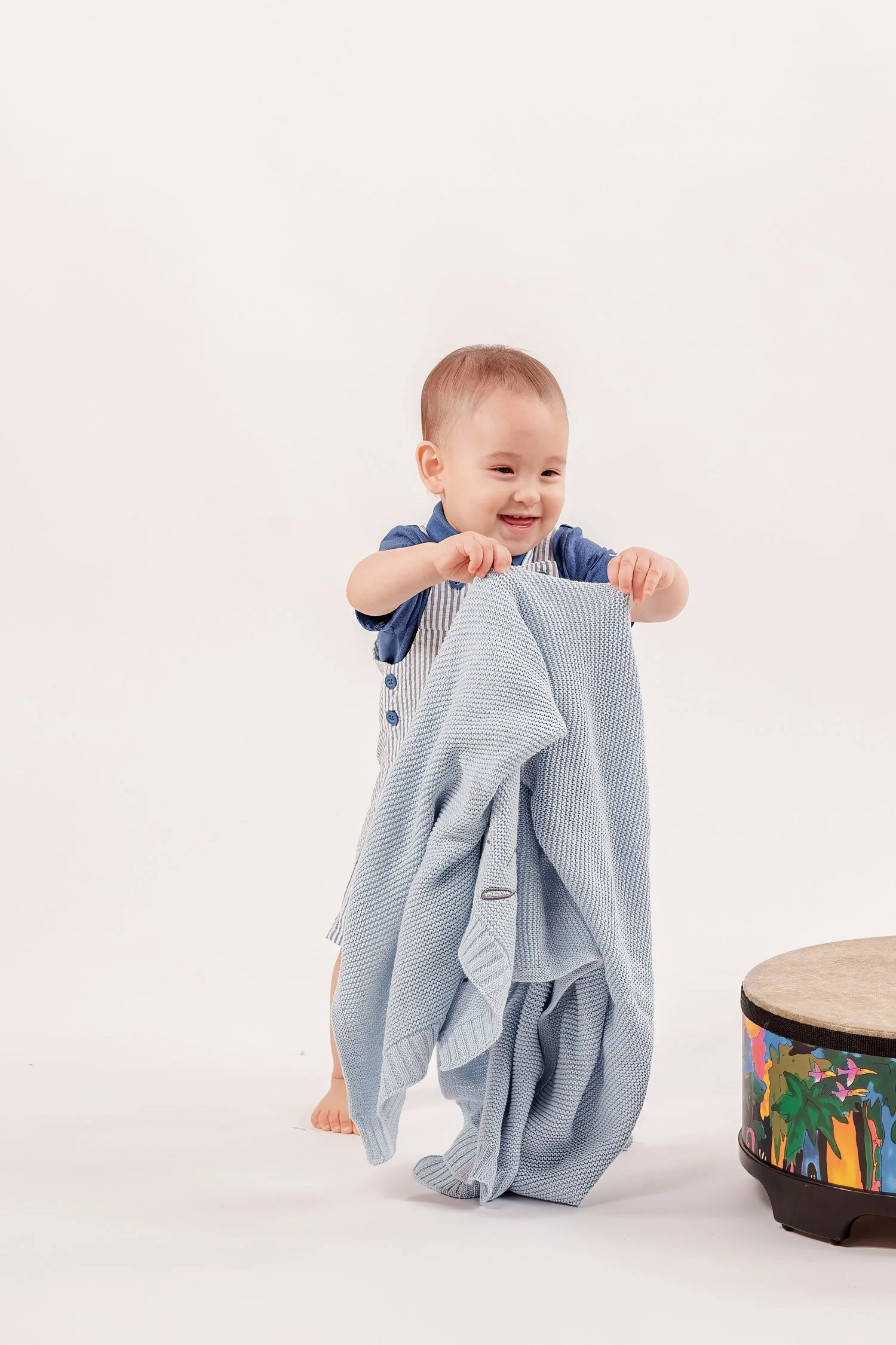 Winston lifting his blue blanket in front of him