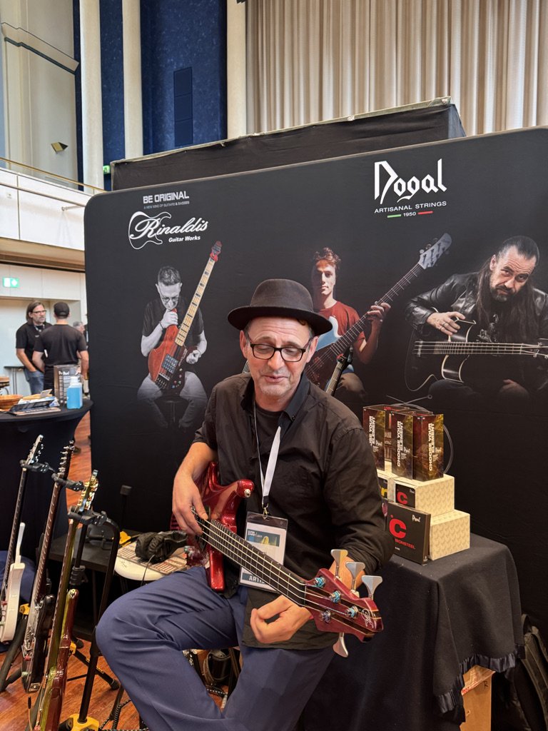 René Lozynski  EVO-FX4 Guitar Summit 2025 Rinaldis Guitar Works & Dogal Strings