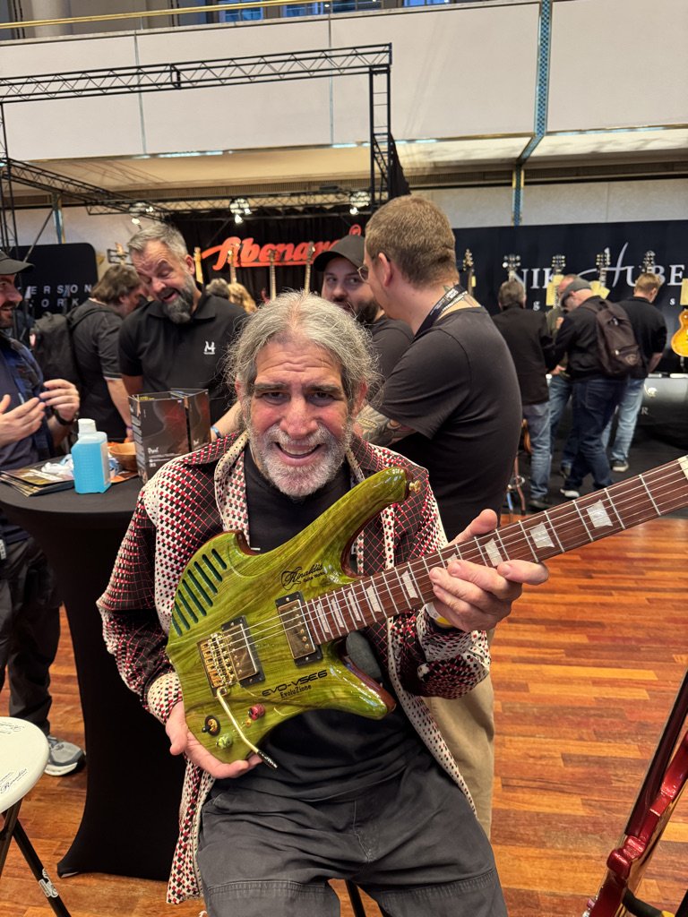 Joe Becker EVO-VSE6 @Guitar Summit 2025 Rinaldis Guitar Works & Dogal Strings