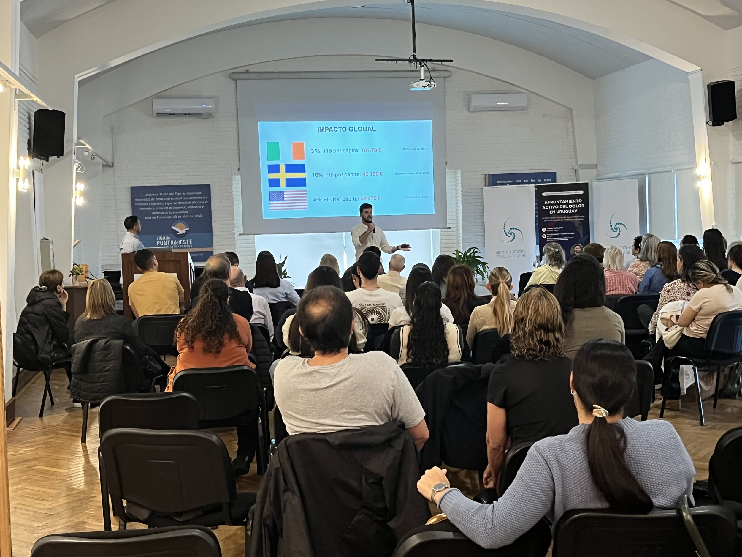 Charla por Fisioterapeuta, docente universitario, organizada por Evolucion Pilates, en Punta del Este, Uruguay