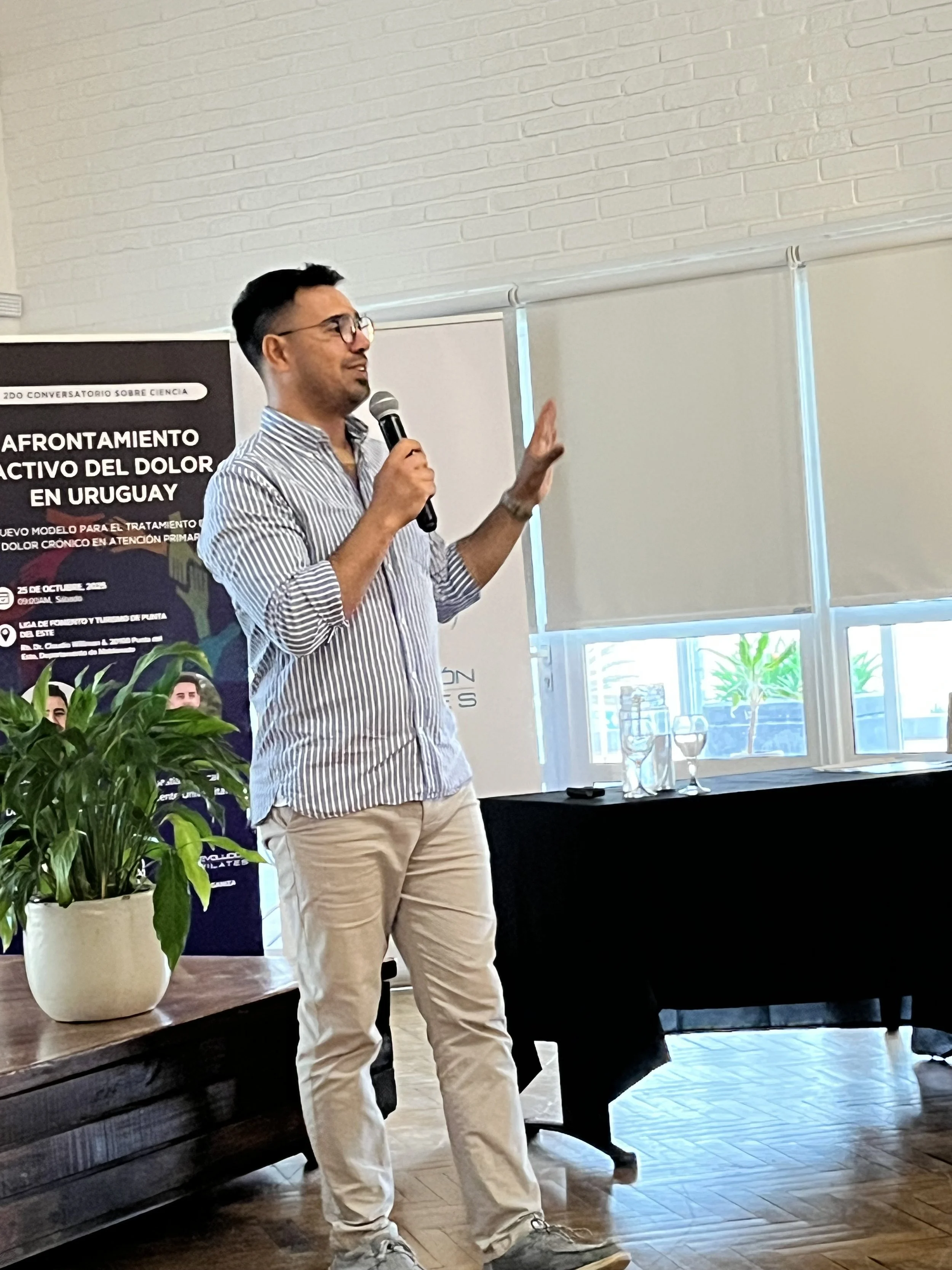 xperto-fisioterapia-puntaldeleste-conferencia-podio