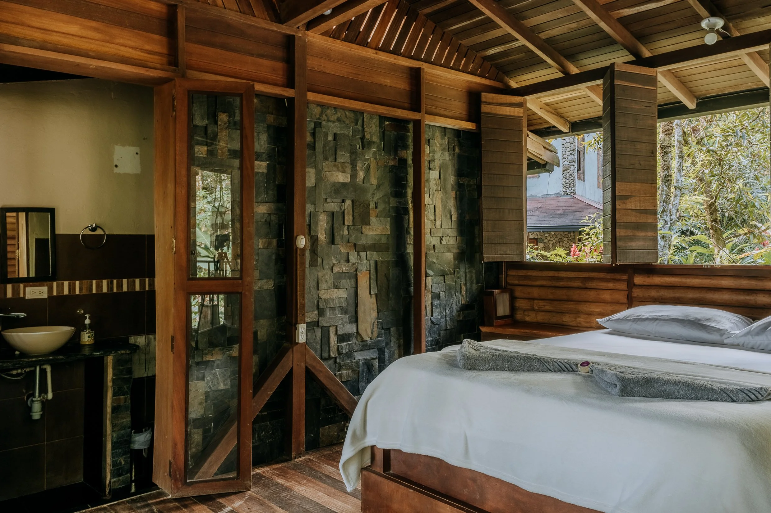 Cozy cabin in nature near Medellin