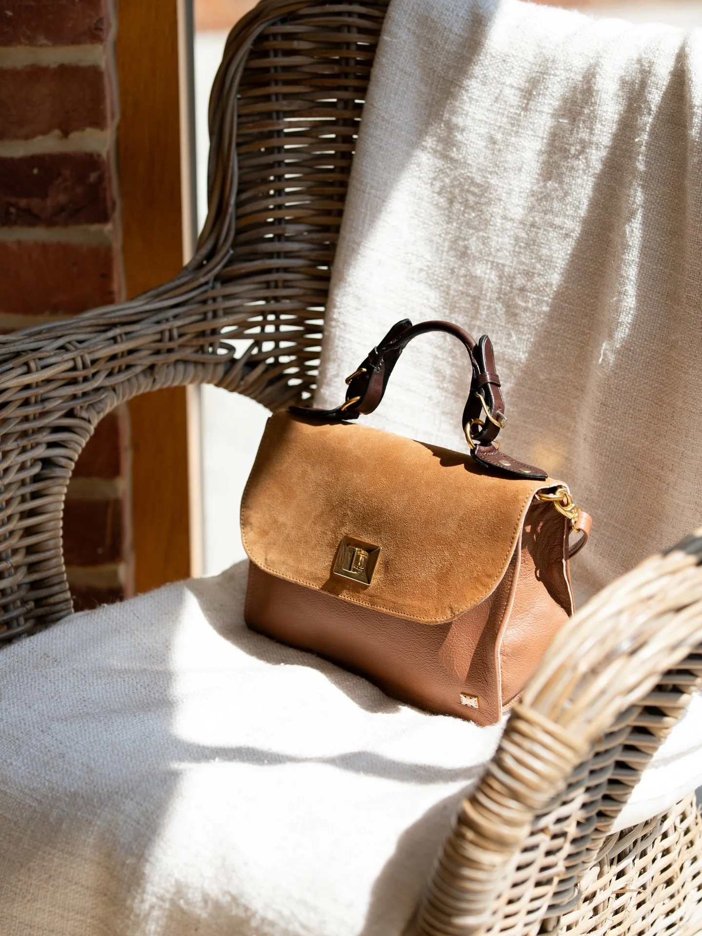 Sun&rsquo;s out, and it&rsquo;s time to refresh your summer wardrobe. 

Our handbags are the perfect finishing touch to elevate every warm-weather look.

Shop our handbag collection online.

#katenegussaddlery #katenegushandbags #fashionaccesories #l