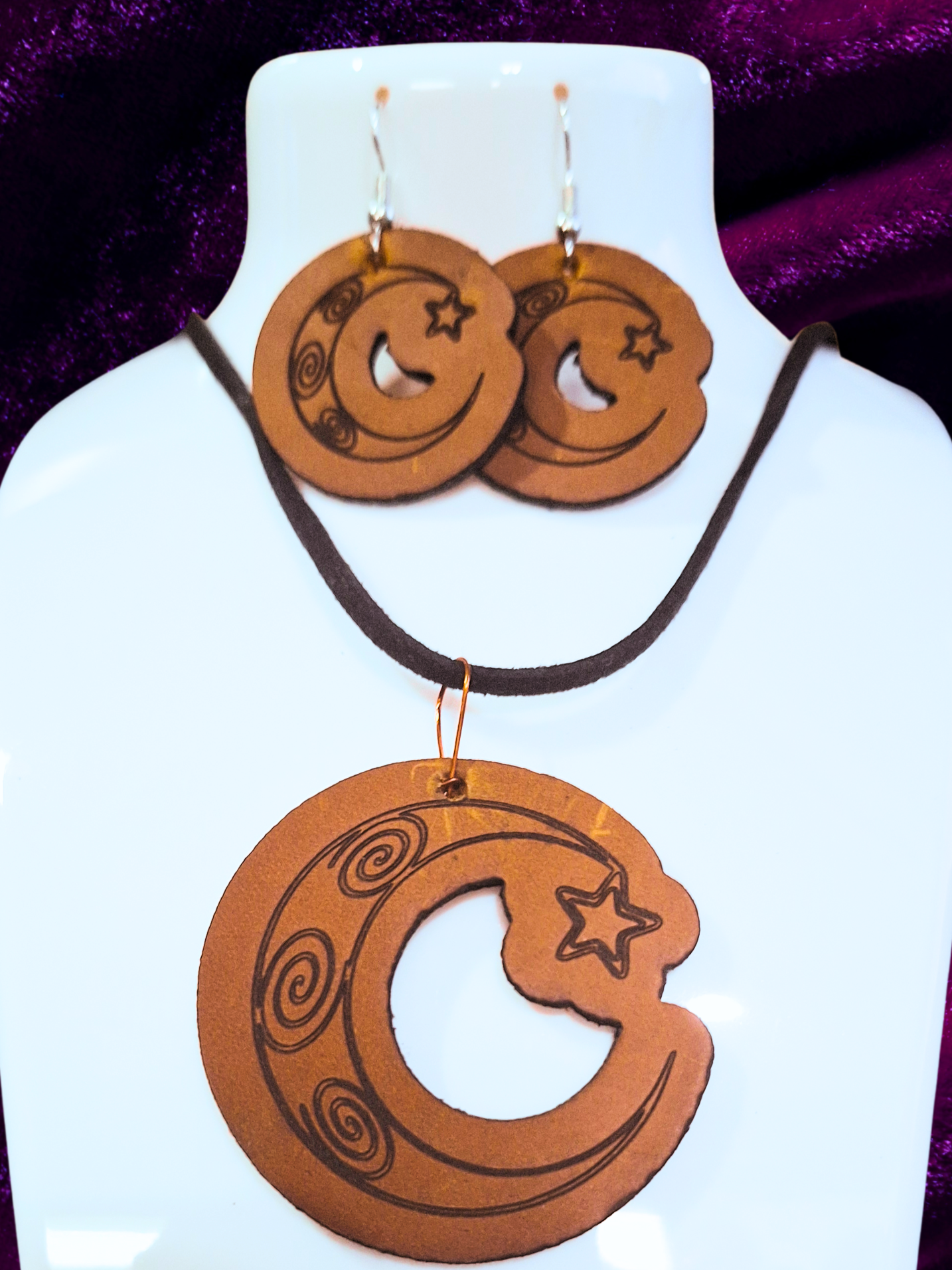Moon+pendant+and+earring+set+II.png