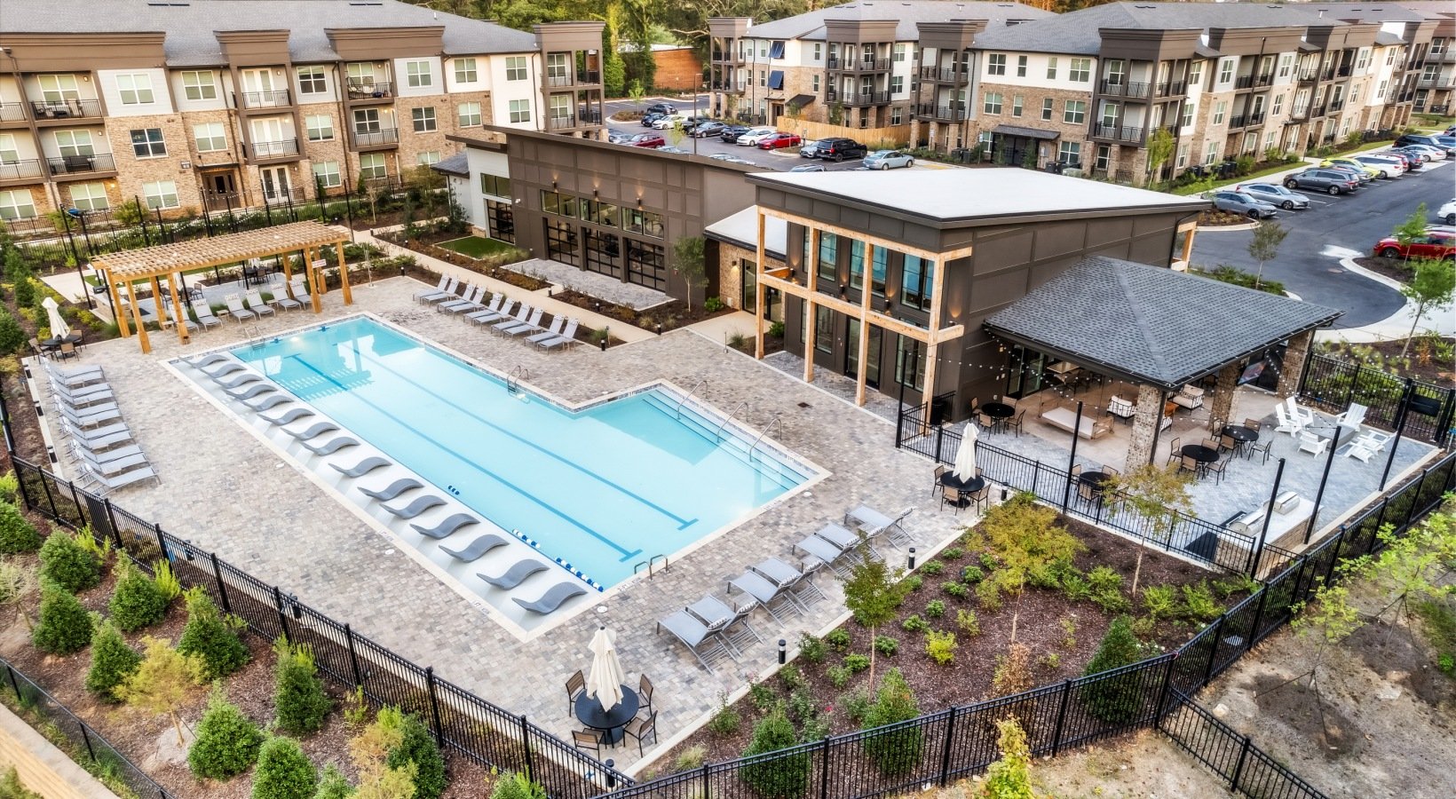 Bluerock BR Parkview Multifamily DST - Pool View