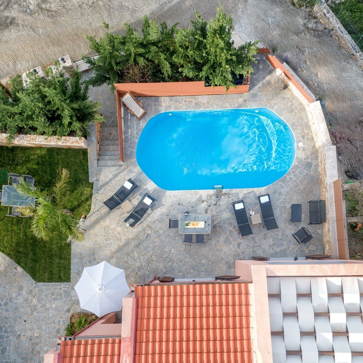 villa-sale-neo-chorio-2.jpg