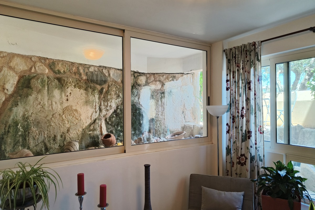 Beachfront-Furnished-Residence-for-Sale-in-Maleme-15.png