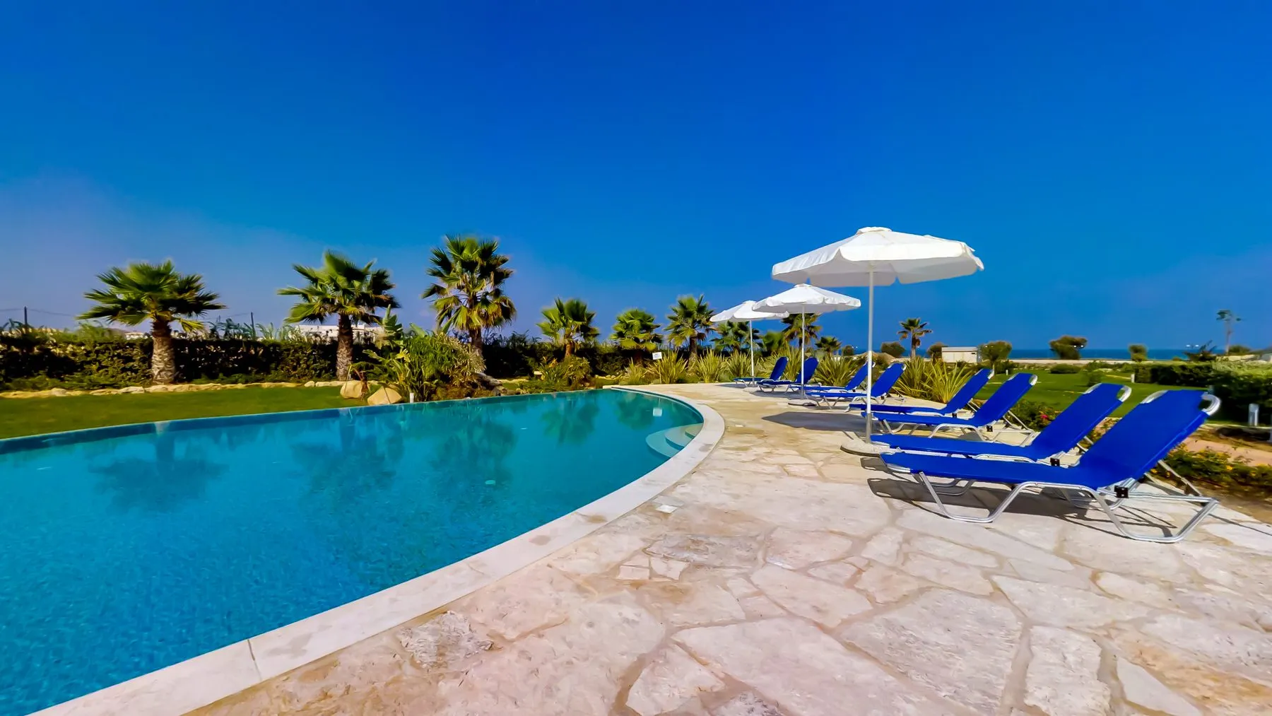 beachfront-furnished-residence-in-Maleme-for-sale-2.png