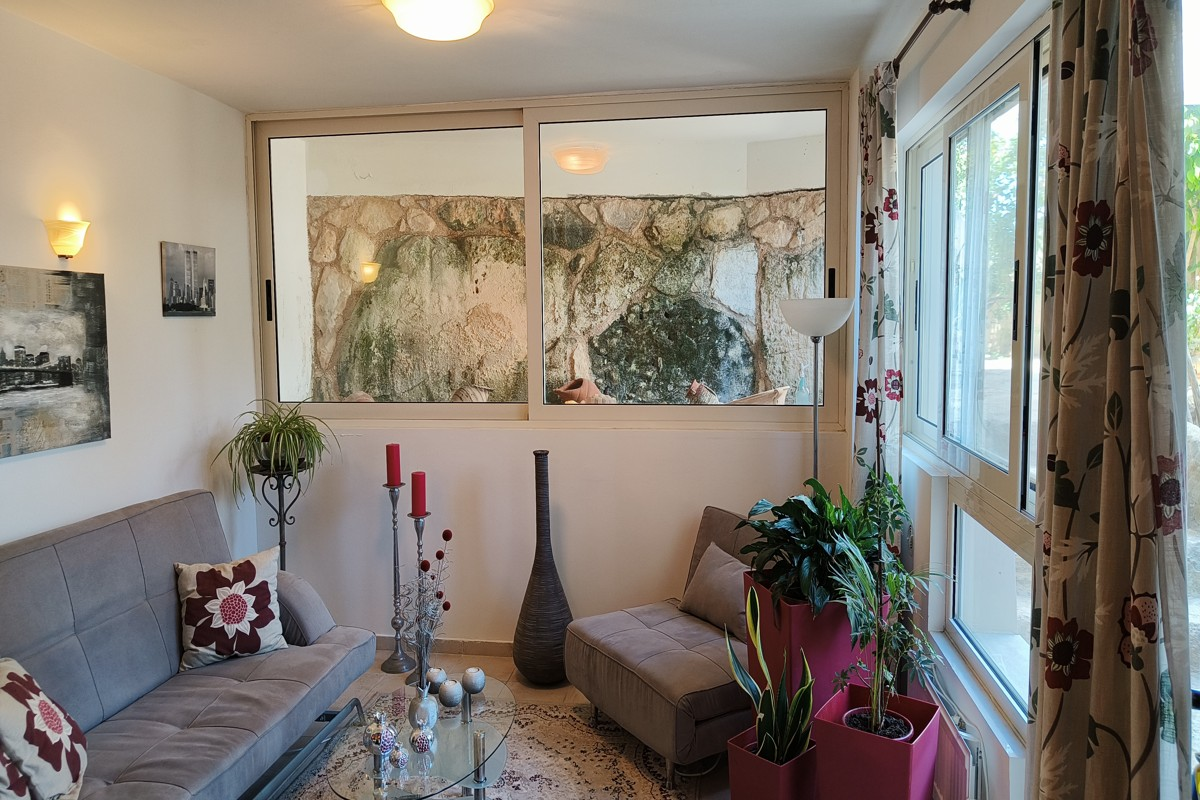 Beachfront-Furnished-Residence-for-Sale-in-Maleme-13.png