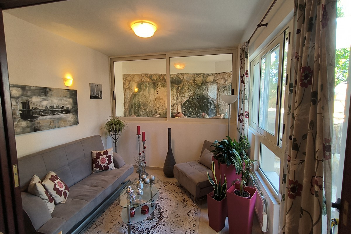 Beachfront-Furnished-Residence-for-Sale-in-Maleme-14.png