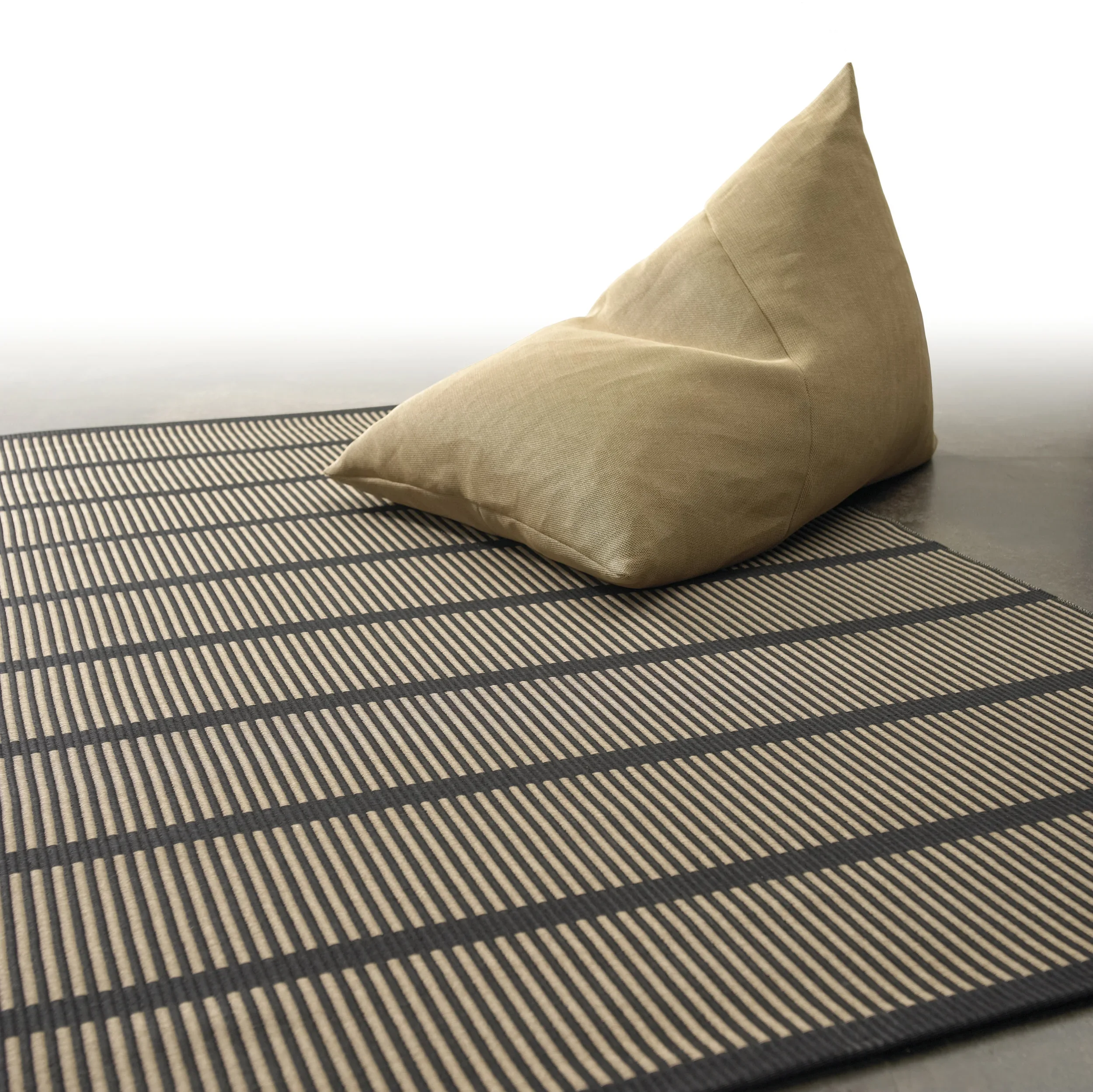 4611 My lounge chair, Sand natural-black