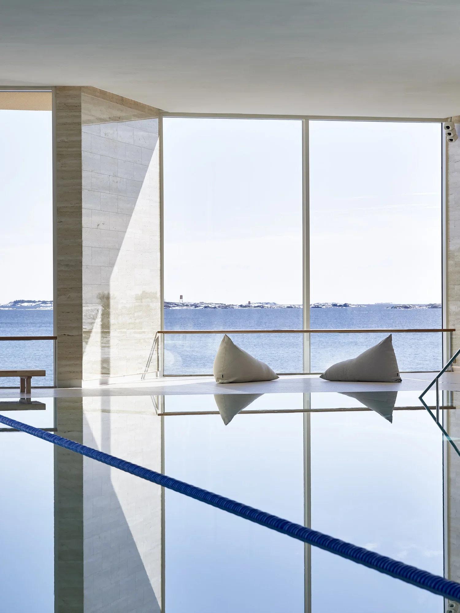 Outdoor My lounge chairs, upholstery Saimaa 2580101 natural white and 2583040 pearl grey