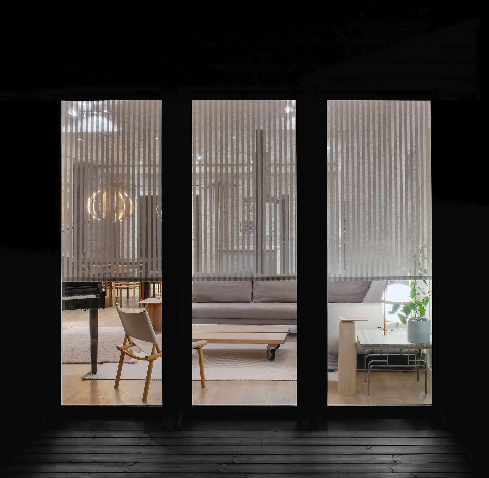 The light transmission of the Open Sky 212115 col. white-stone fabric when it is dark outside and there are lights inside.