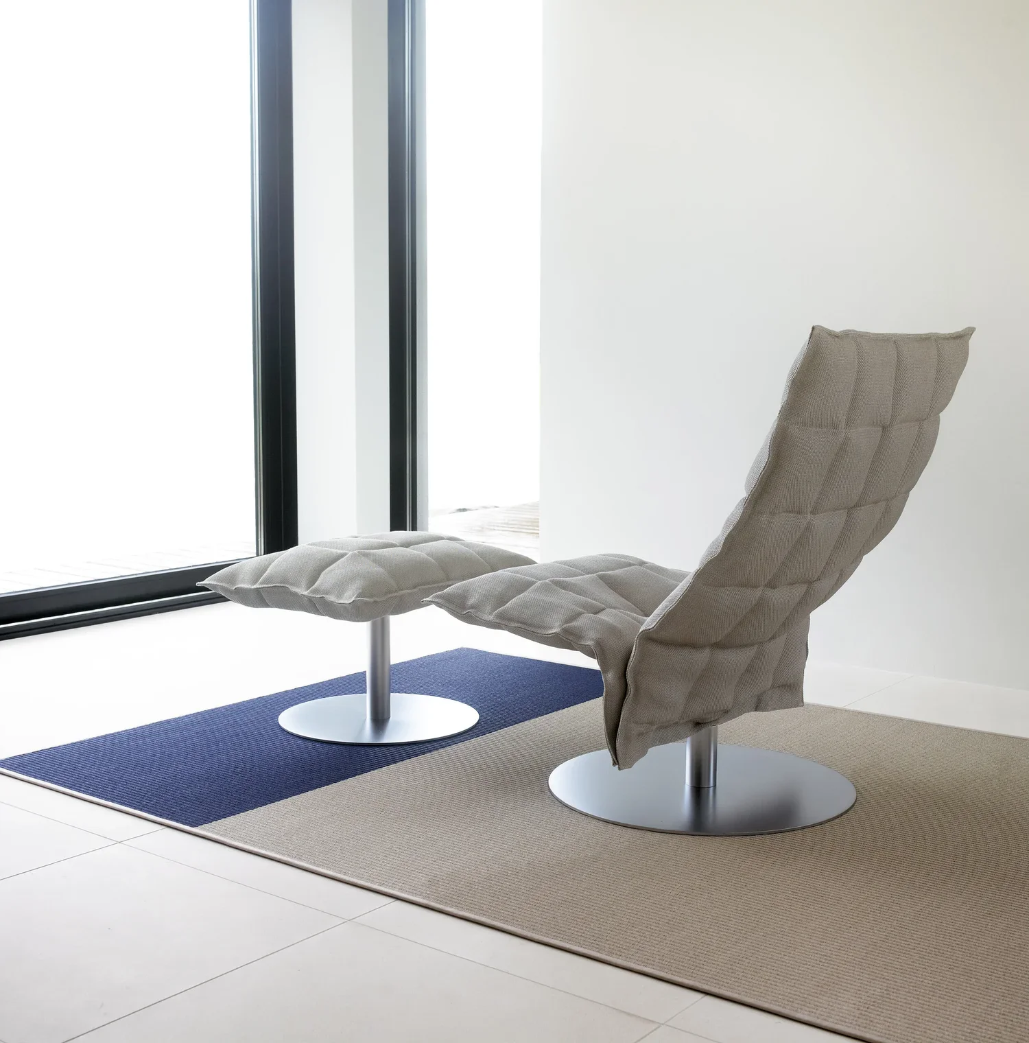 46007 Narrow Swivel k Chair with 46017 Narrow k Ottoman with plate