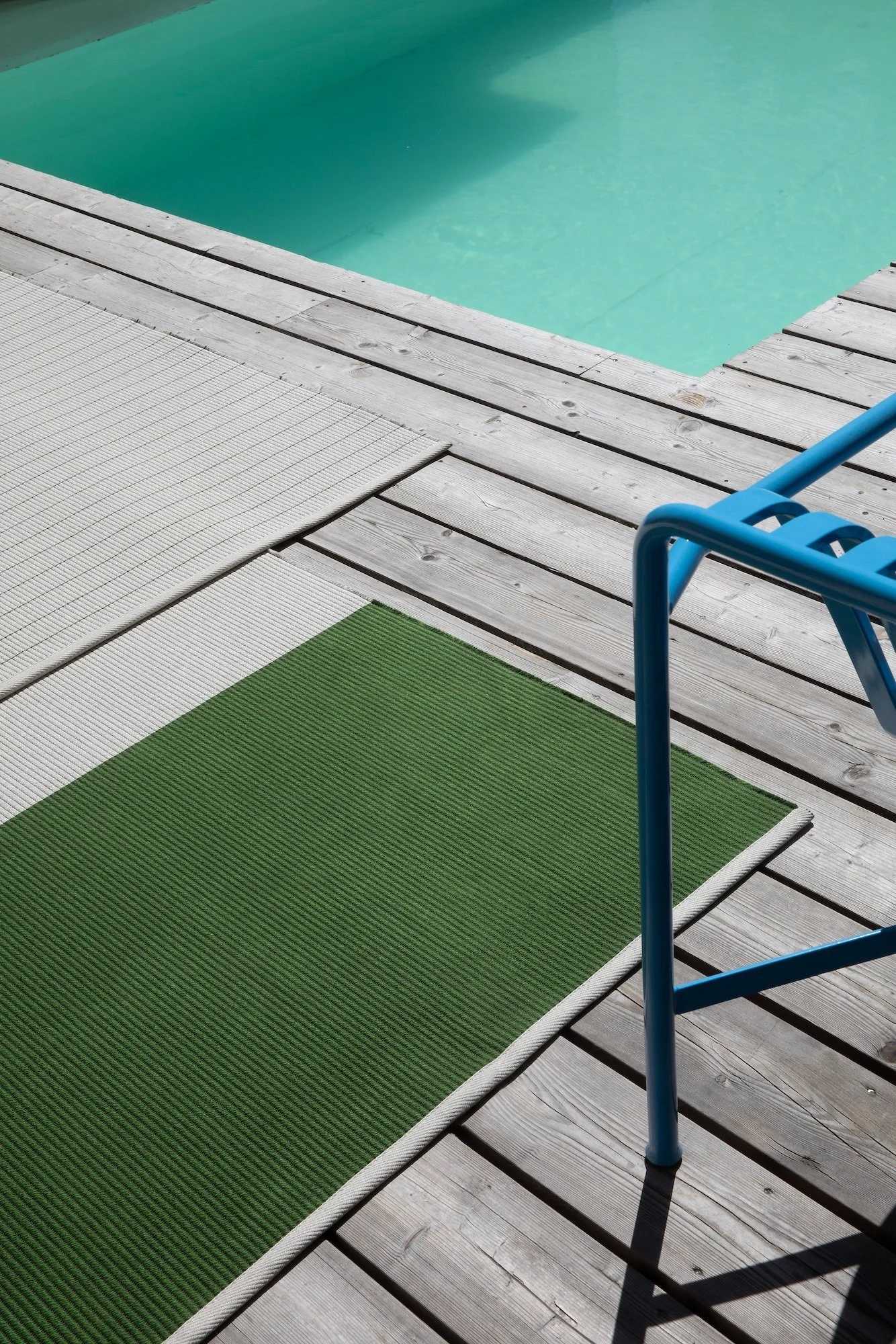 Beach 15380508 light sand-grass green (under), Line 15240508 (top)