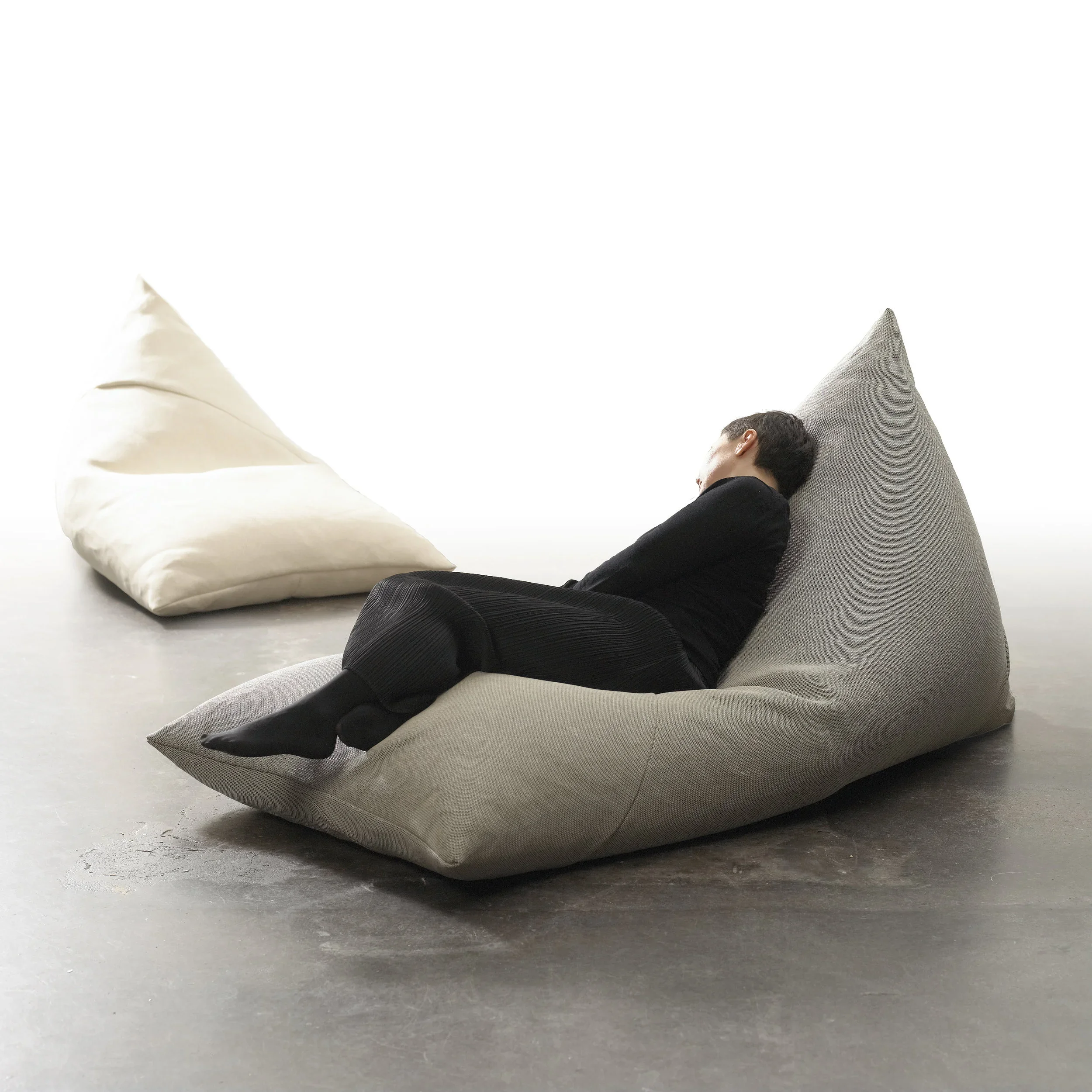 4612 Roo lounge chair