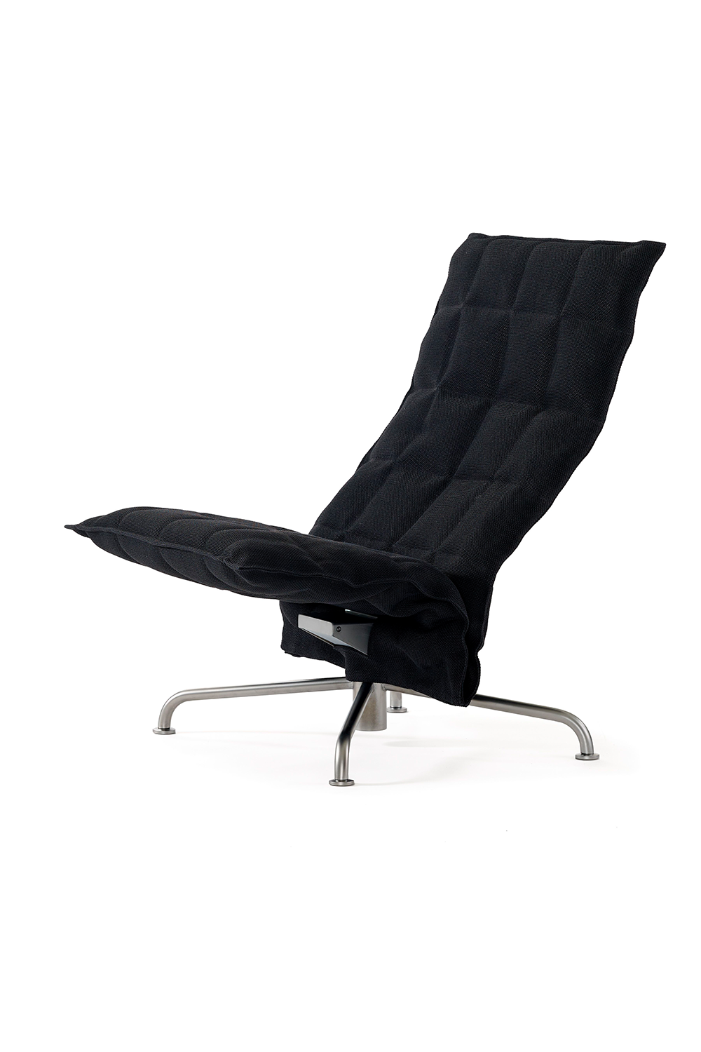 46027 Narrow swivel k Chair with matt-chromed star base, Sand black