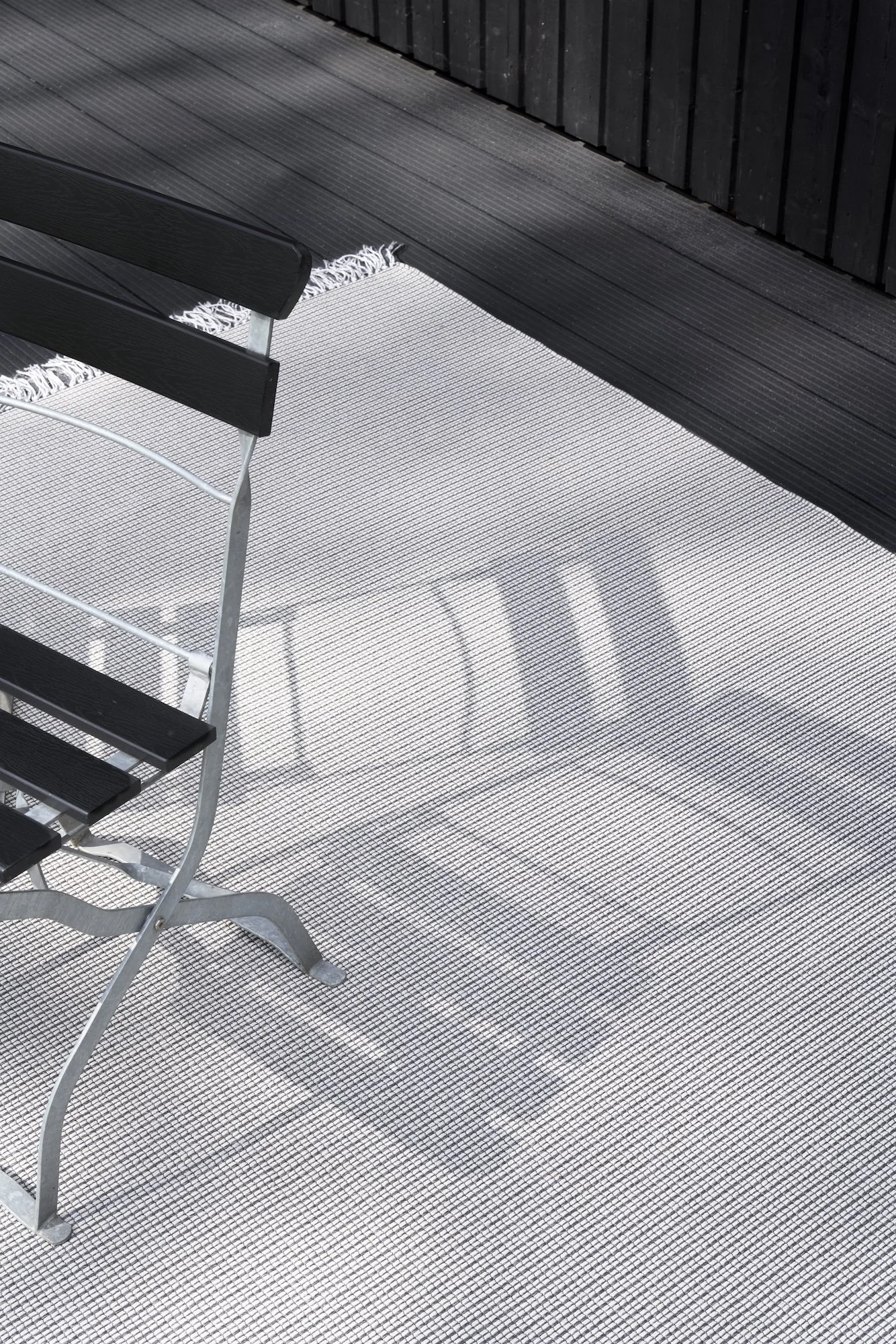 Grain 15520205 melange grey-light sand, ends with fringes