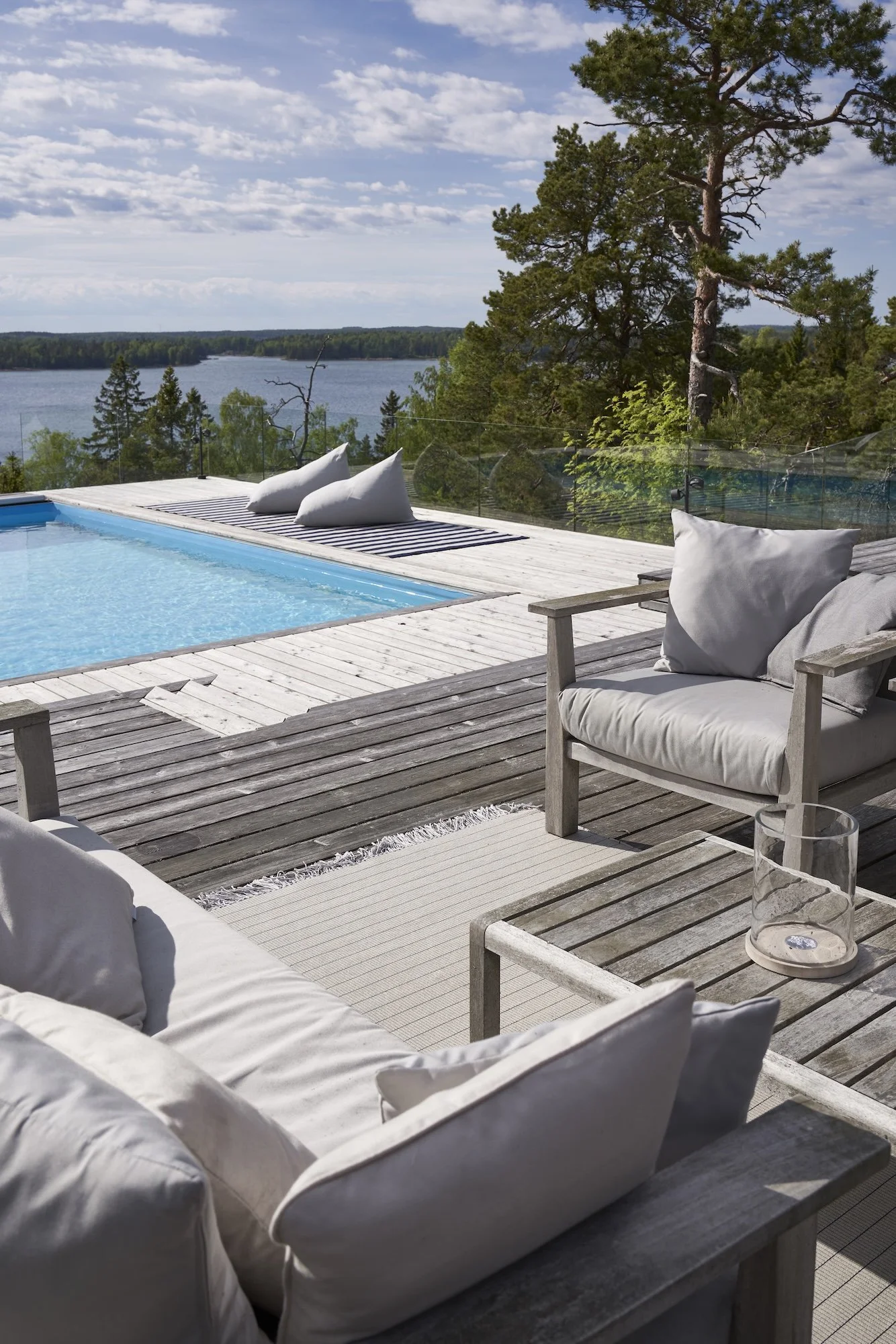 Line 15240504 light sand-navy blue, ends with fringes