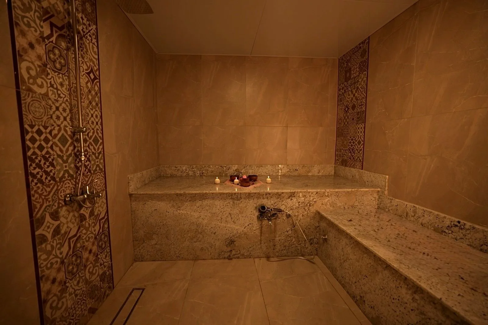 Big Morrocan Bath room