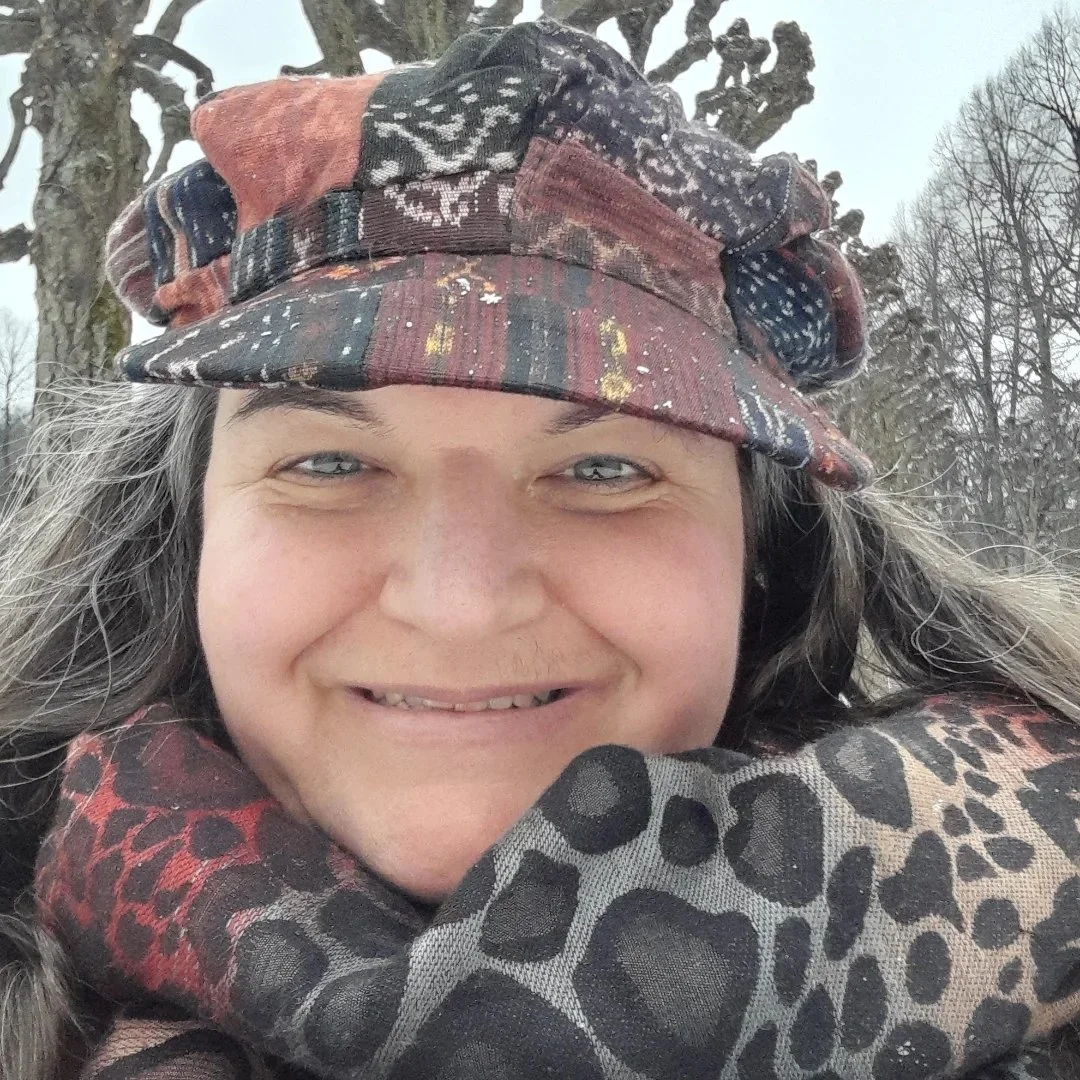 Portrait of mixed media artist Catherine Fostervoll aka Catherine Archer-Wills