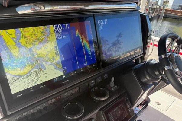 How Much Viewing Space Does a 22-inch Waterproof Monitor Provide on a Fishing Boat?