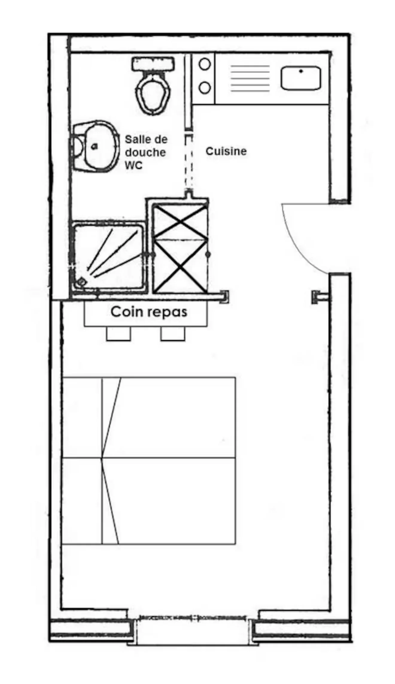 Floor plan of a small apartment with a bedroom, bathroom, kitchenette, and dining area labeled 'Coin repas'.