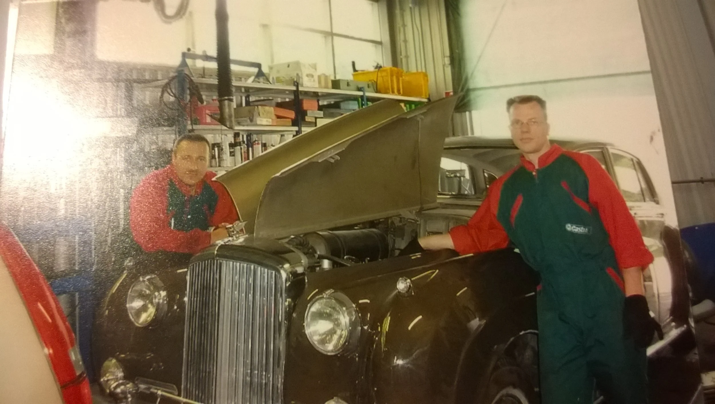 HS Autopalvelun kaksi ensimmäistä työntekijää