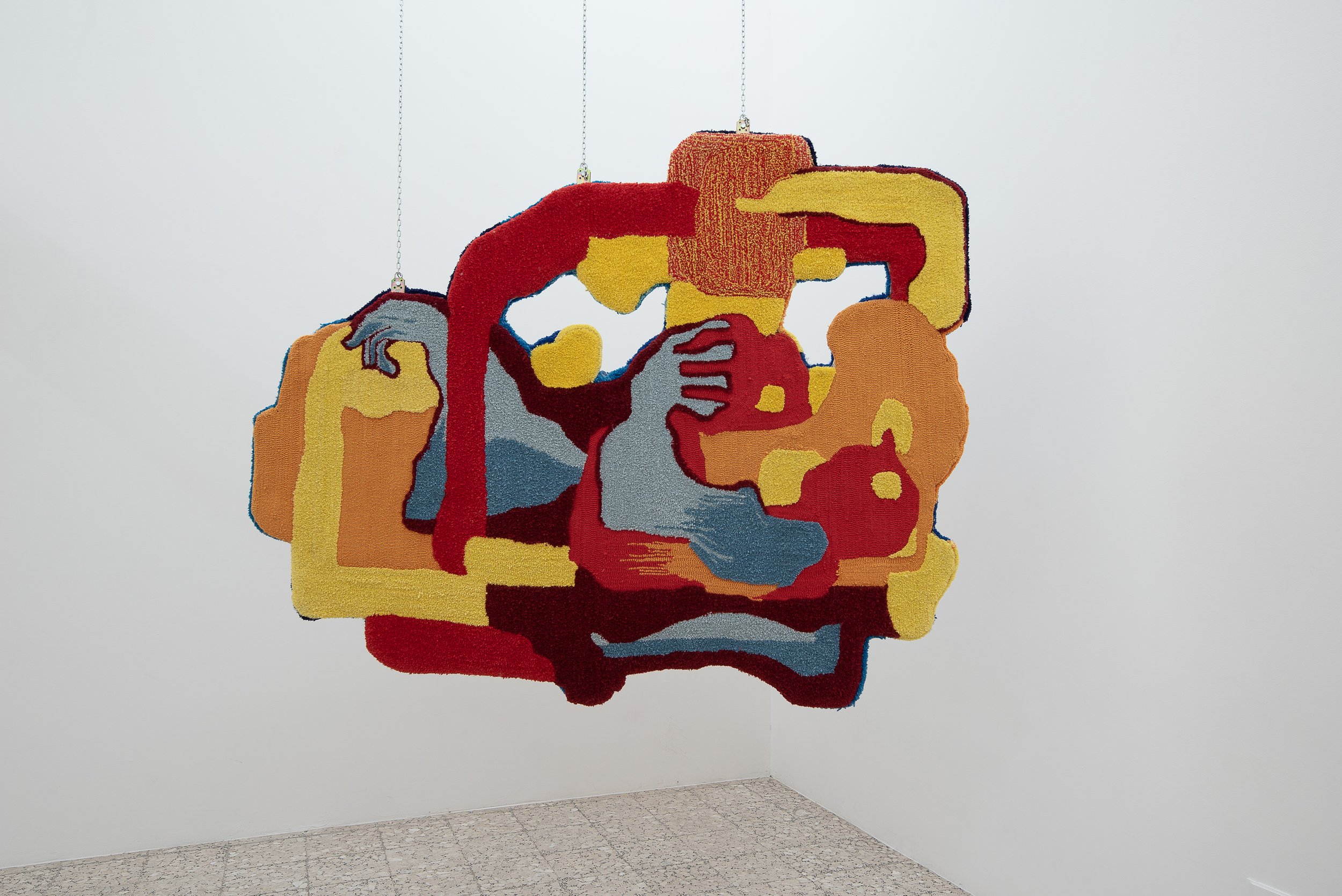 A-voiding , 2022 
220 x 176 cm , Hand-tufted wool  sculpture, chains