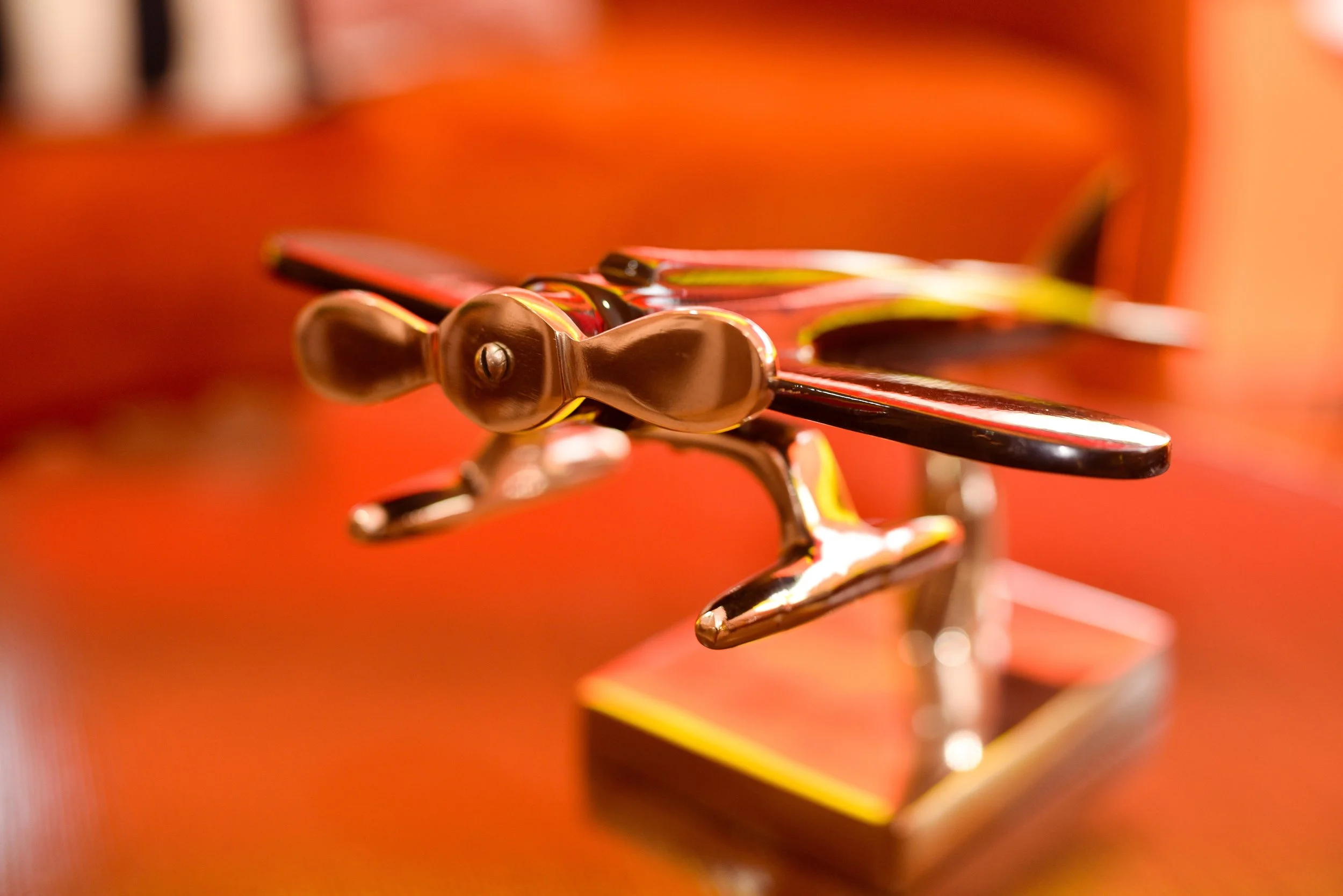 Transition zone combining acoustic timber paneling and biophilic elements to ease movement between focused work and relaxation are