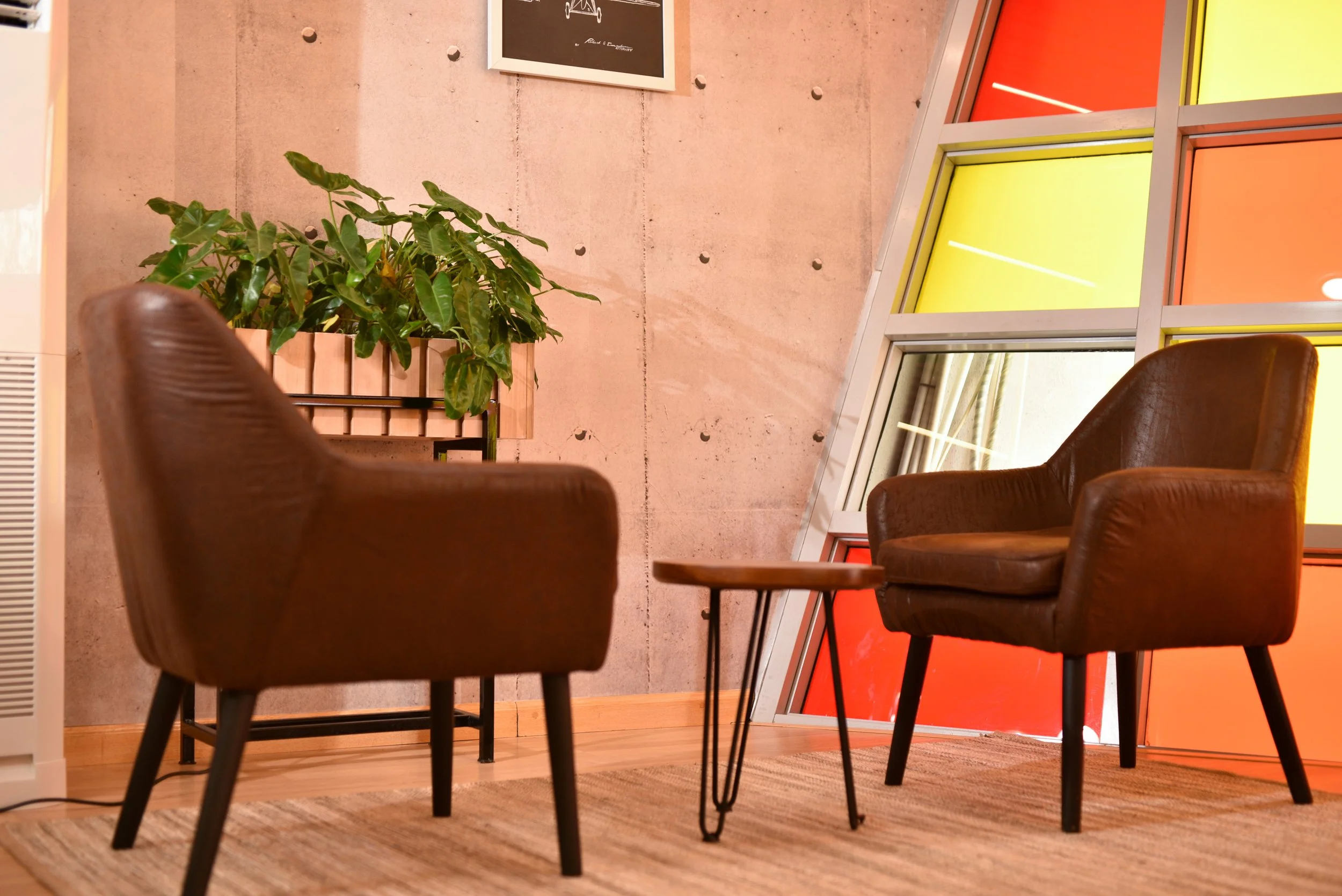 Quiet conversation corner within corporate lounge supporting informal meetings and relaxation

