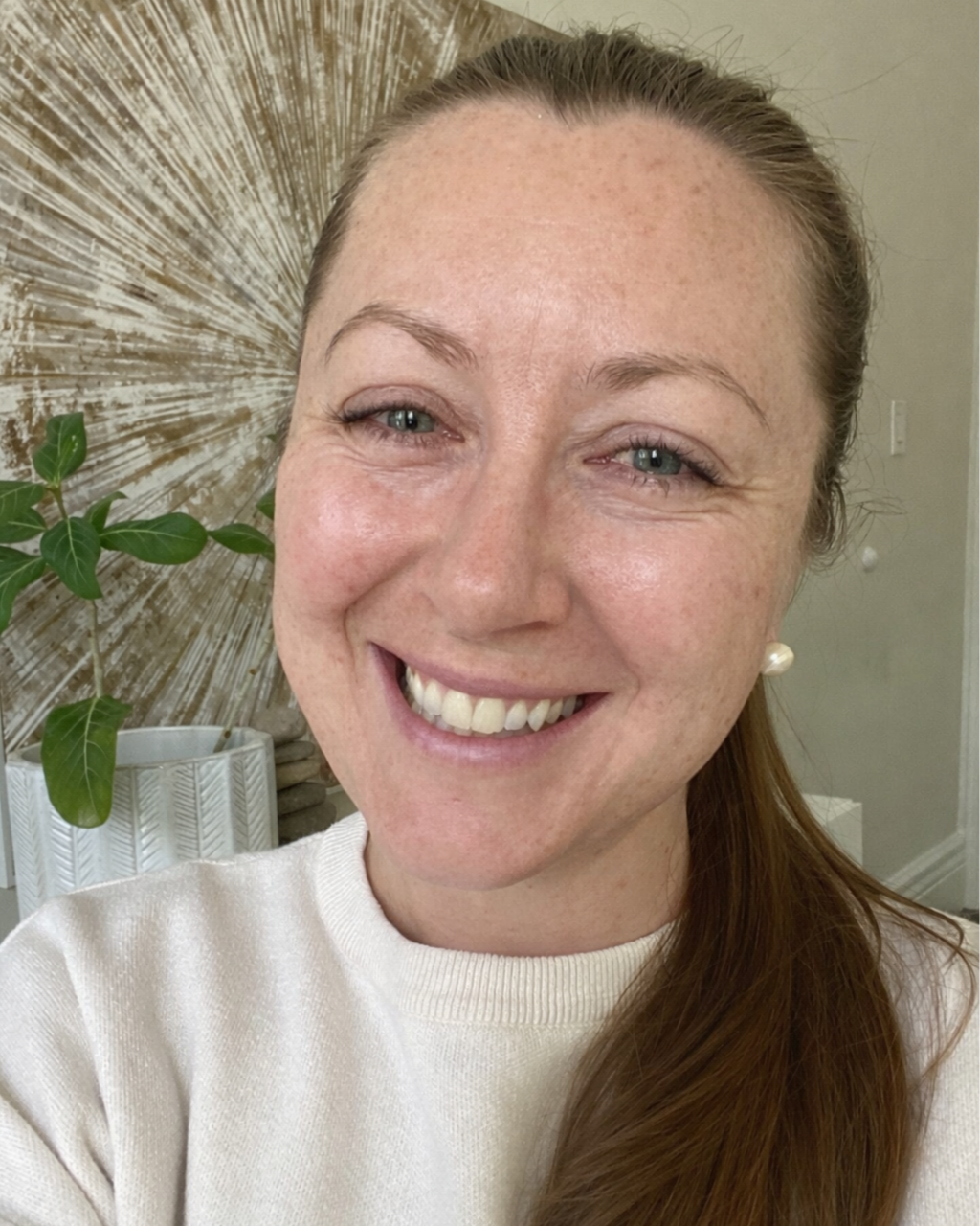 Julia Matthews, Registered Psychotherapist providing therapy for life transitions and feeling stuck in Ontario, Canada