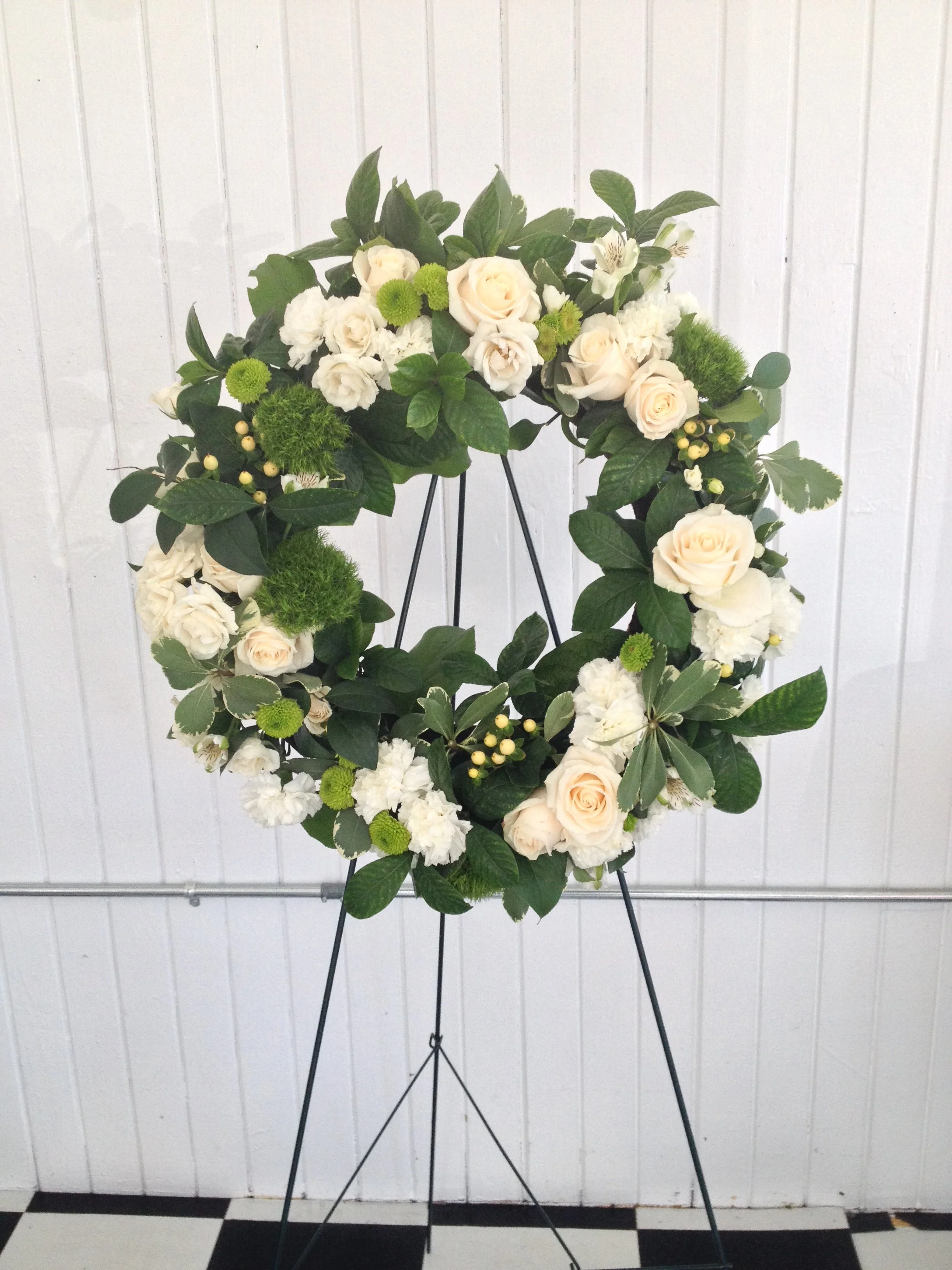 Stand-up Tribute Wreath