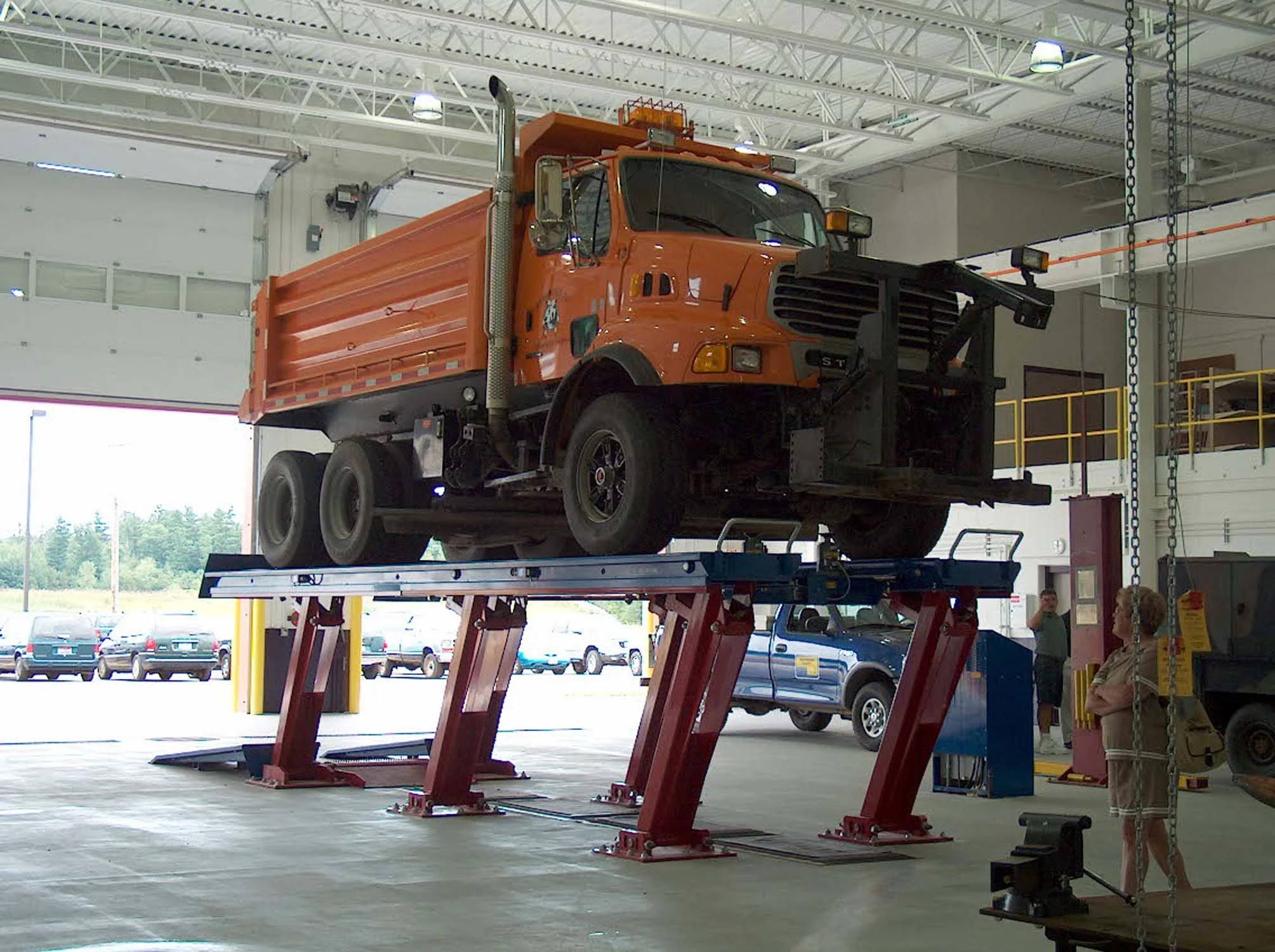 Menom Truck Lift.jpg