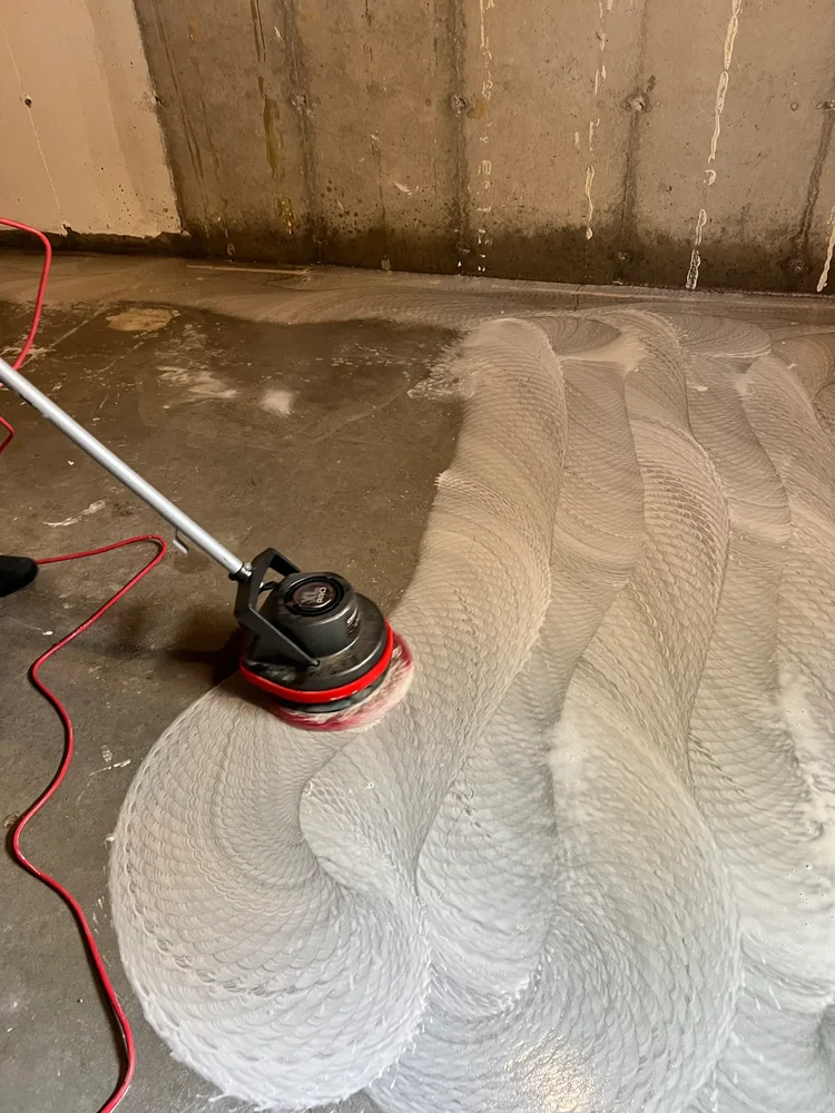Concrete and hardwood floor cleaning in a Belgrade home