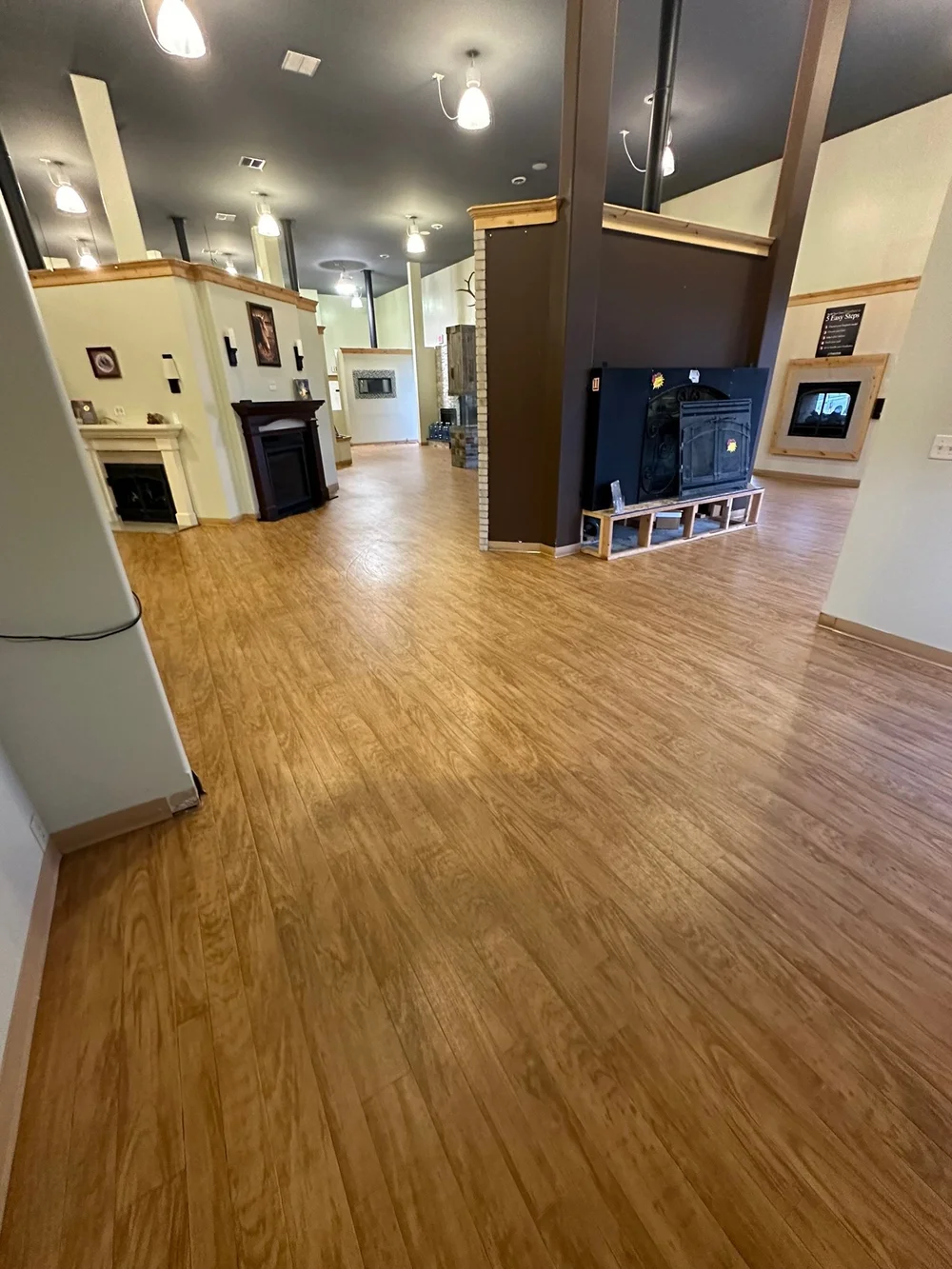 Hardwood and LVP floor cleaning in a Belgrade home