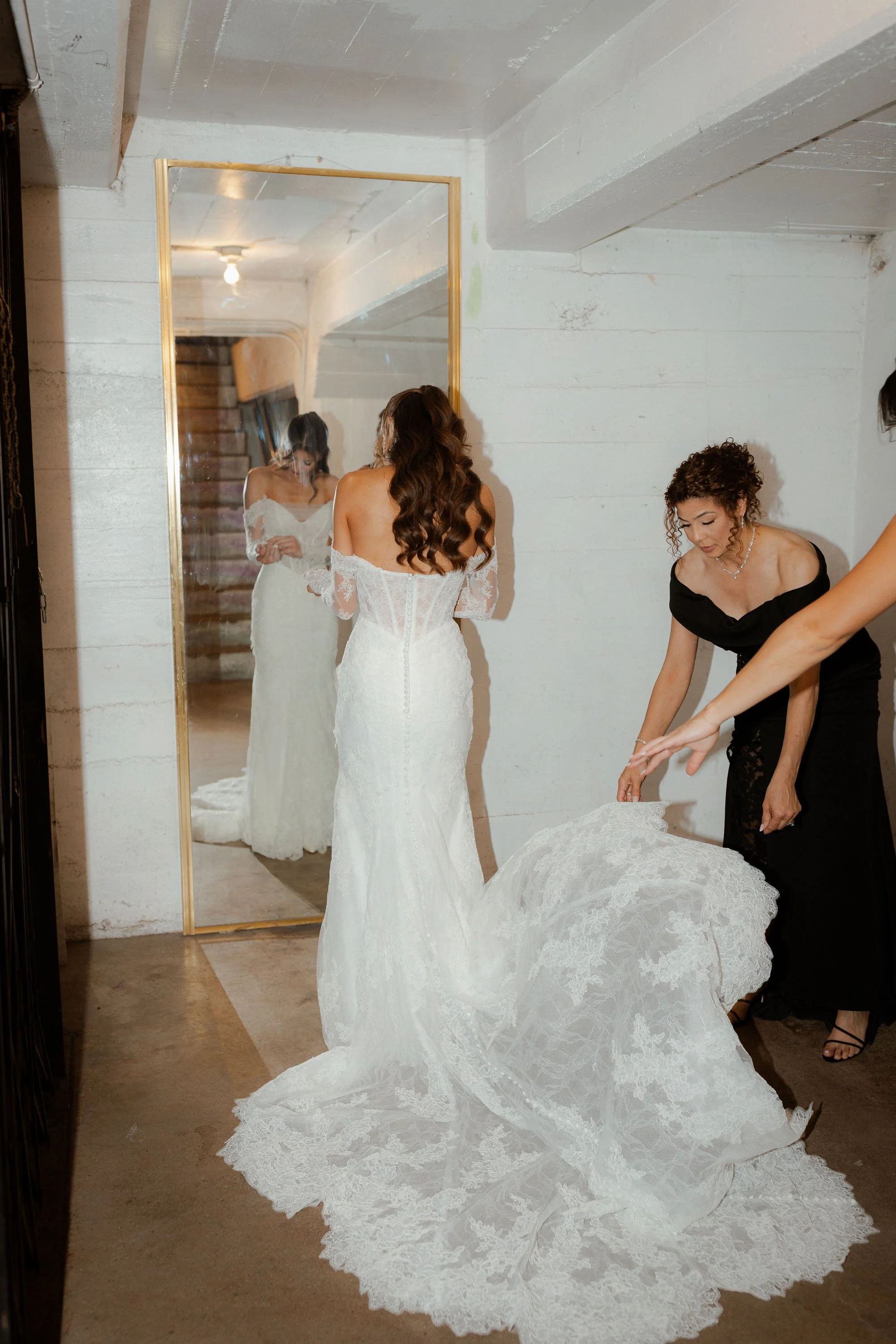 Gillian Rea Arizona Wedding Photographer Ice House Phoenix Wedding Venue getting ready_3.JPG