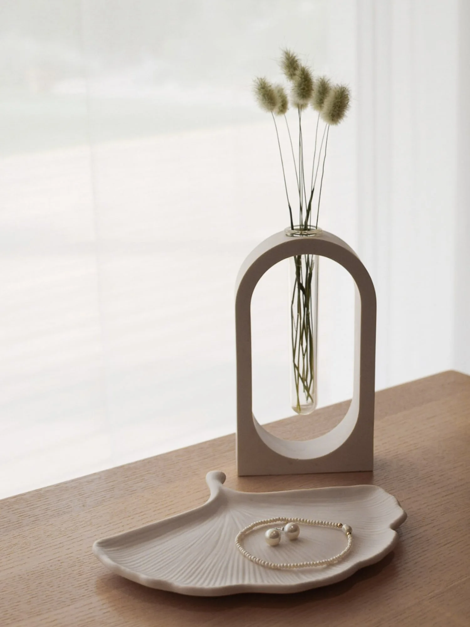 Käsintehtyjä sisustustuotteita minimalistiseen ja skandinaaviseen sisustukseen.