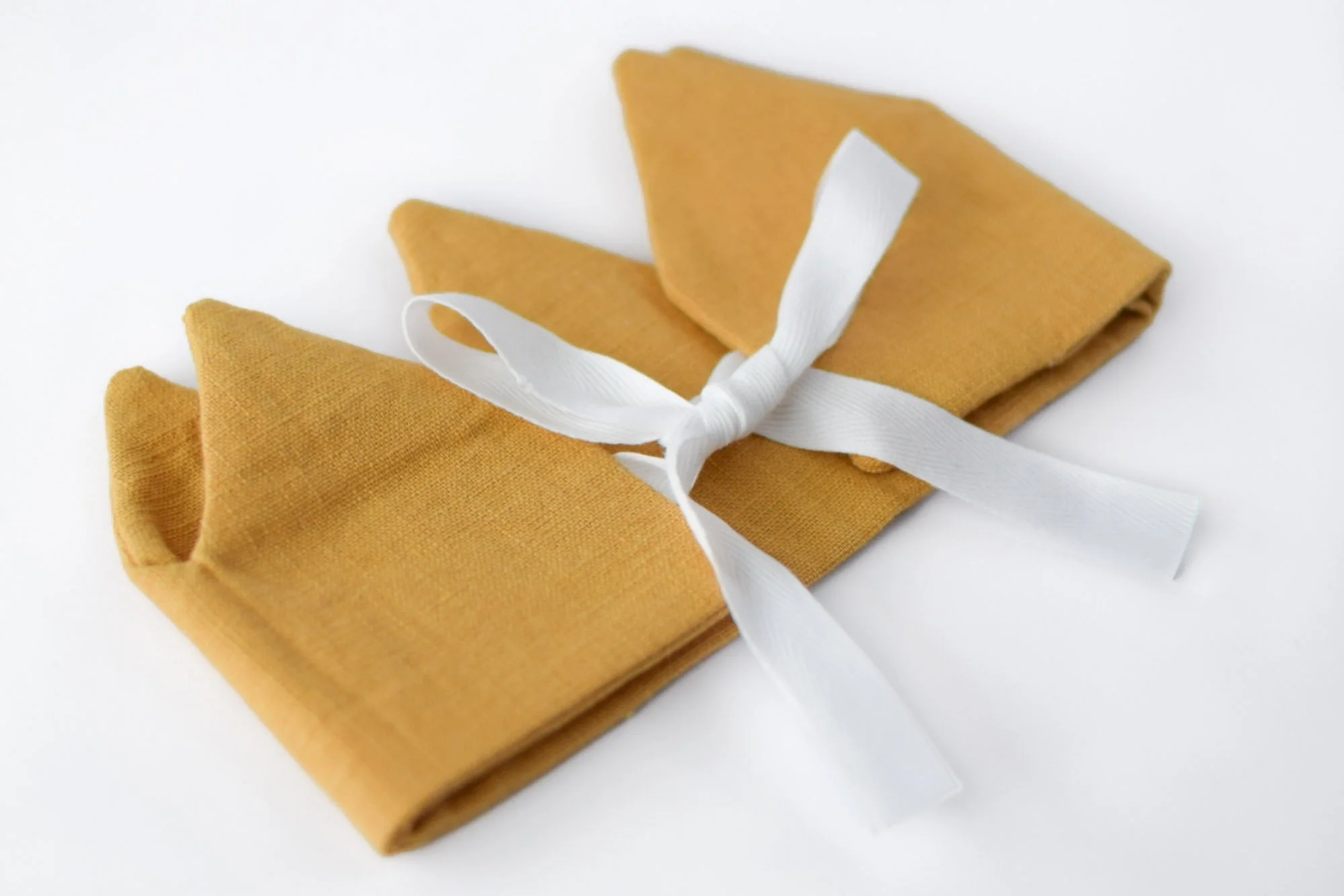 Pellavakruunu lapselle juhlaan tai leikkeihin.