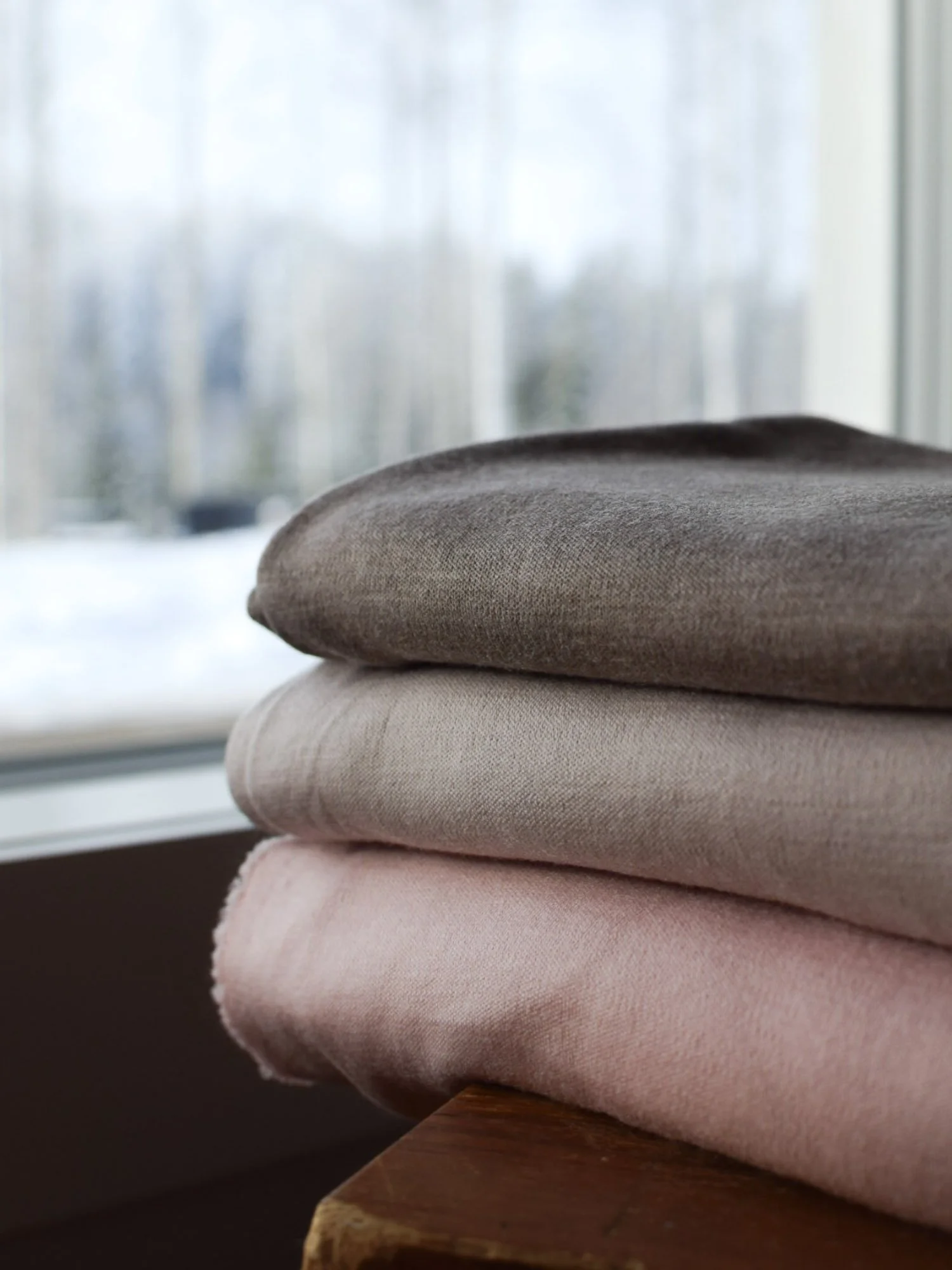 Vaalin merinovilla-asusteet aikuiselle ja lapselle