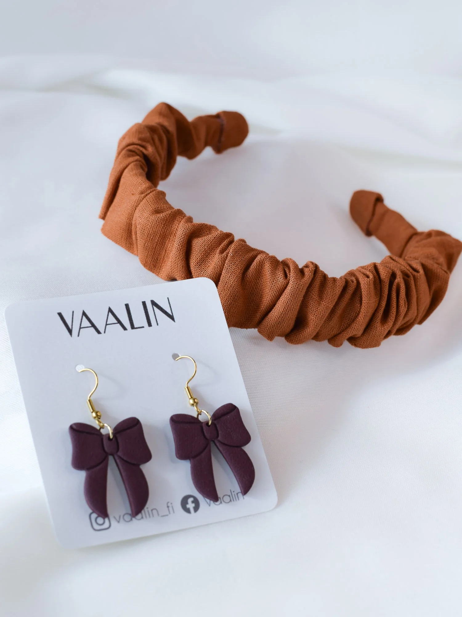 Pellavapanta (S) ja korvakorut – valmis lahjasetti (Soma), No. 01