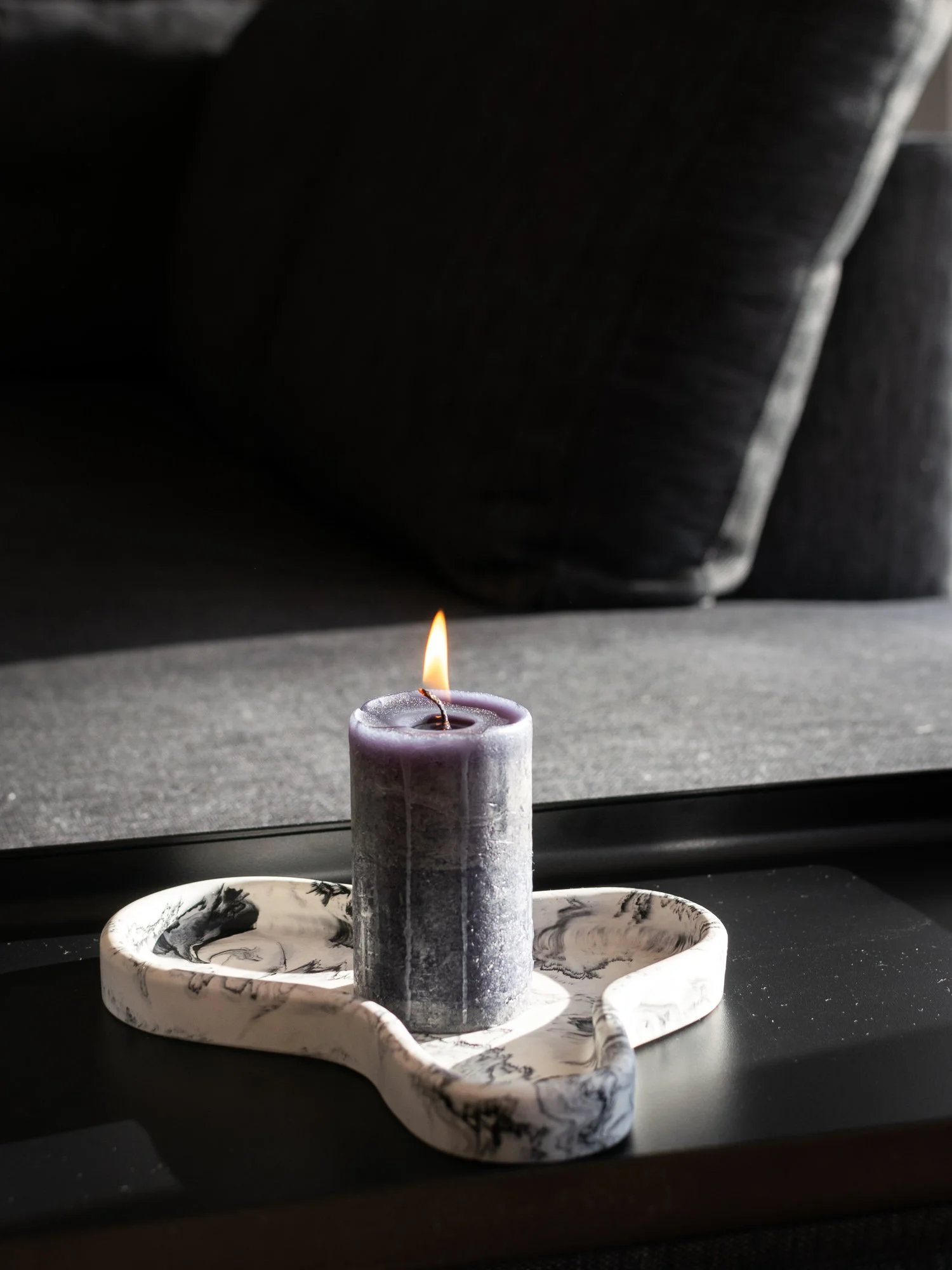 Vaalin olohuoneen sohvapöydän minimalistinen sisustus