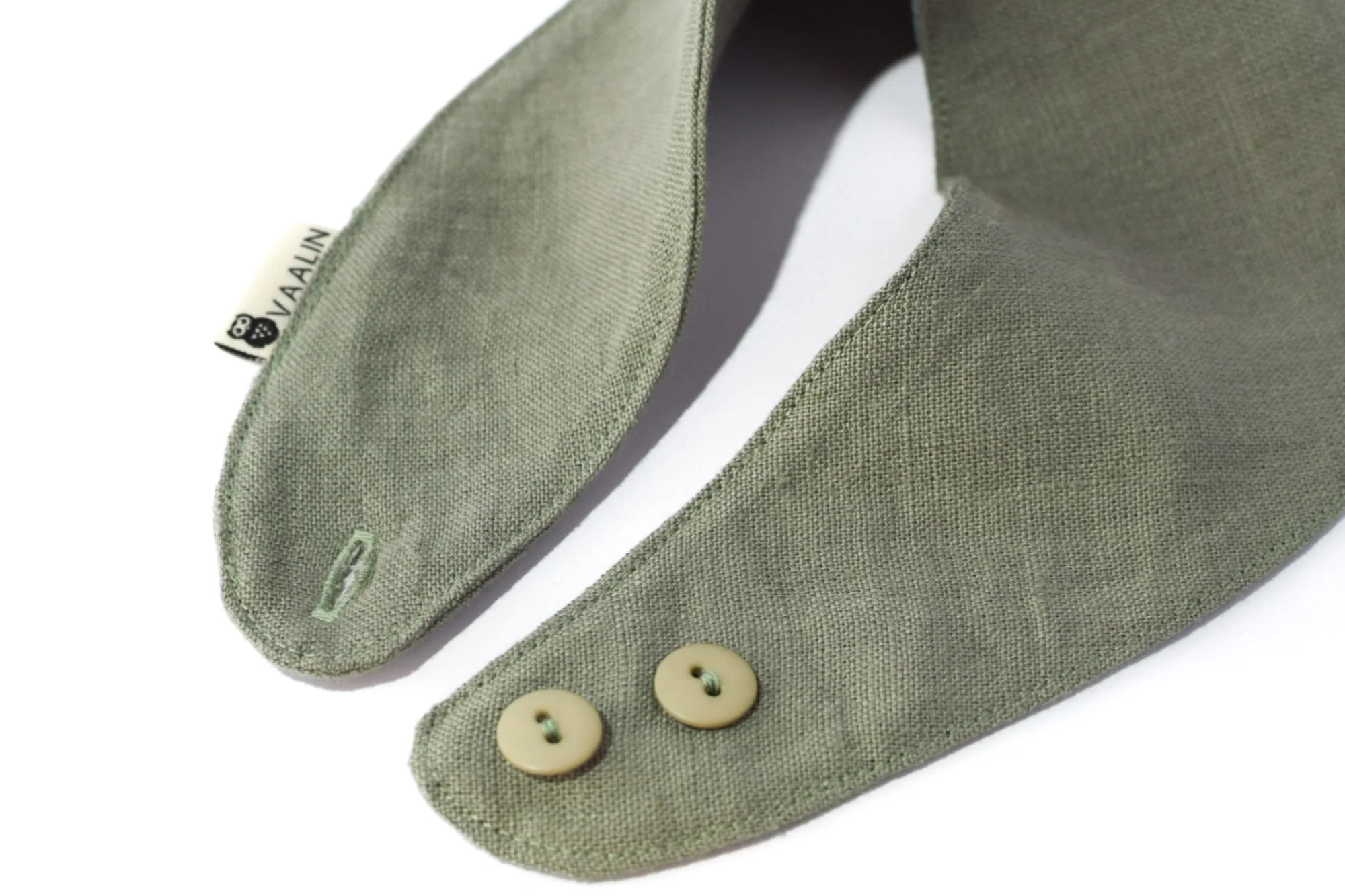 Salvianvihreä kuolalappu vauvalle.